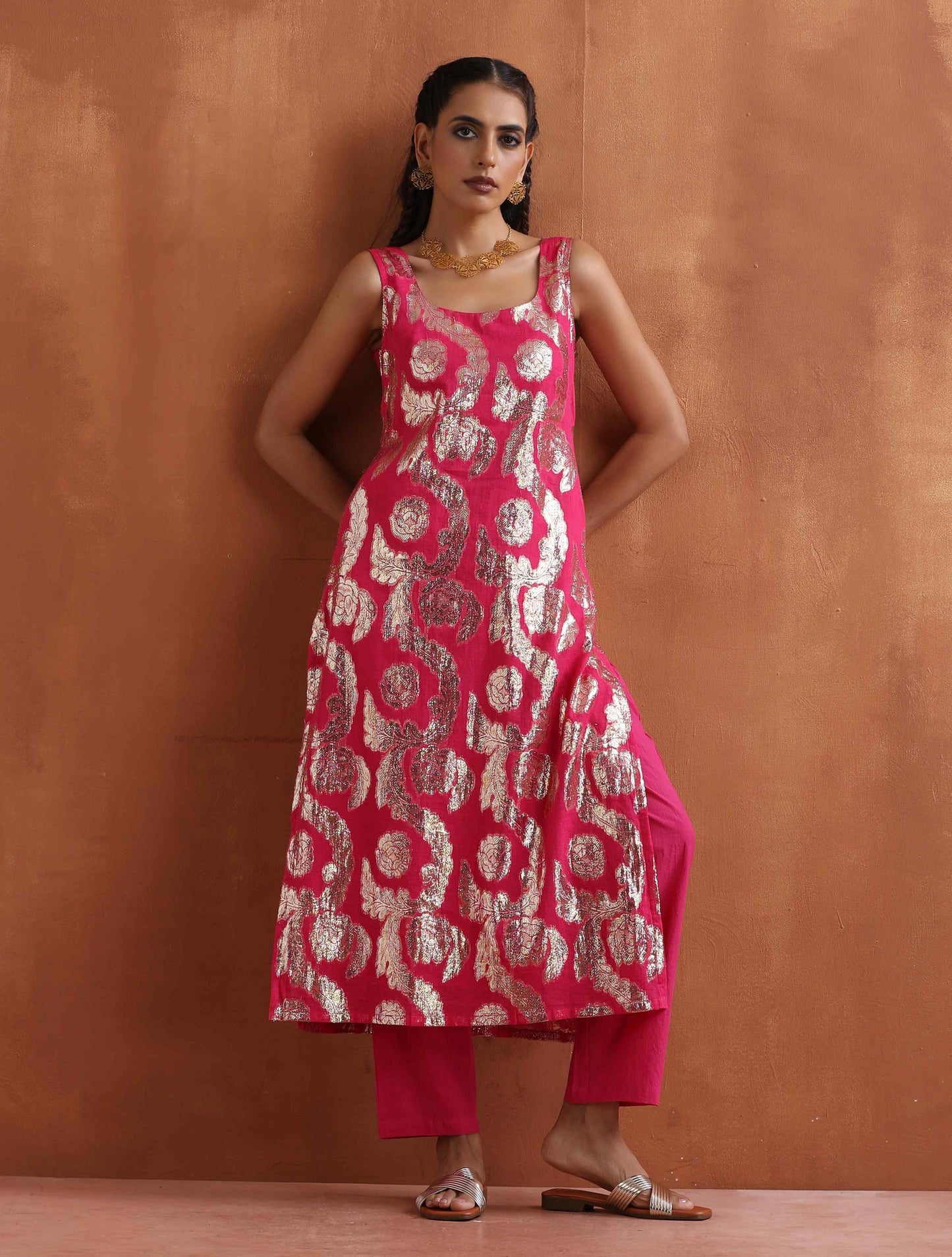 trueBrowns Pink Metallic Straight Kurta Set | Swadesiicart