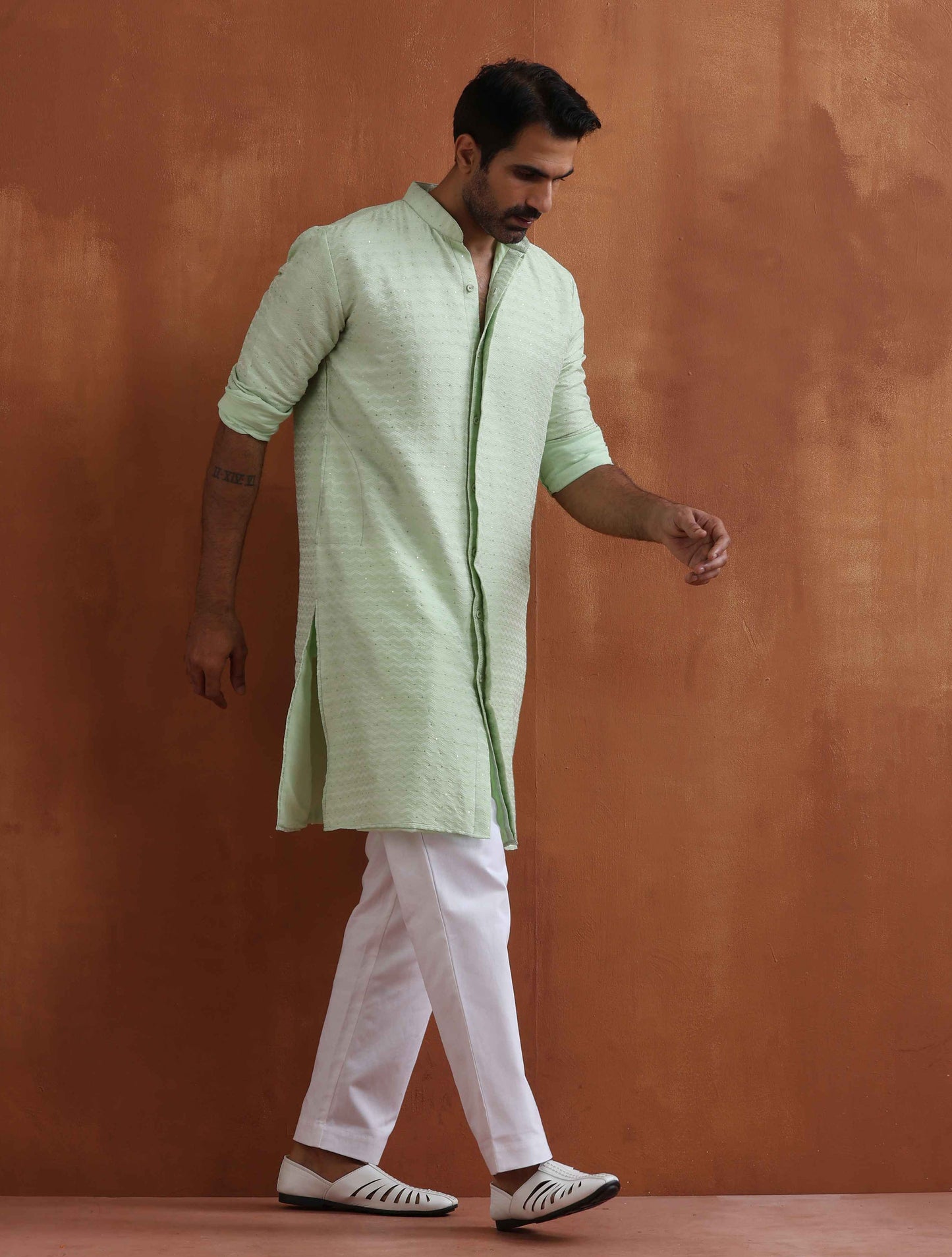trueBrowns Men's Green Sequin Chanderi Kurta | Swadesiicart