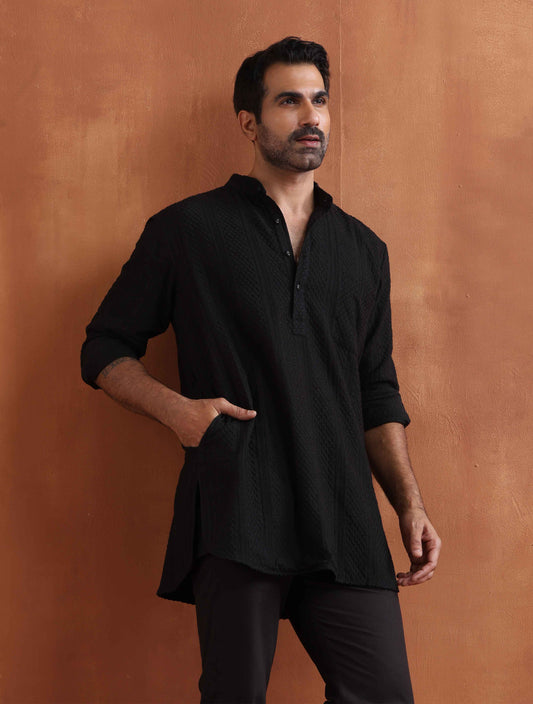 trueBrowns Men's Black Textured Cotton Dobby Short Kurta | Swadesiicart