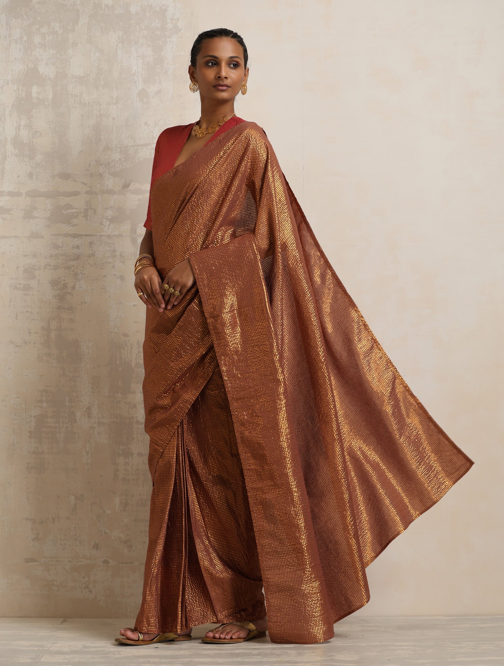 trueBrowns Brown Gold Metallic Ready To Wear Saree | Swadesiicart