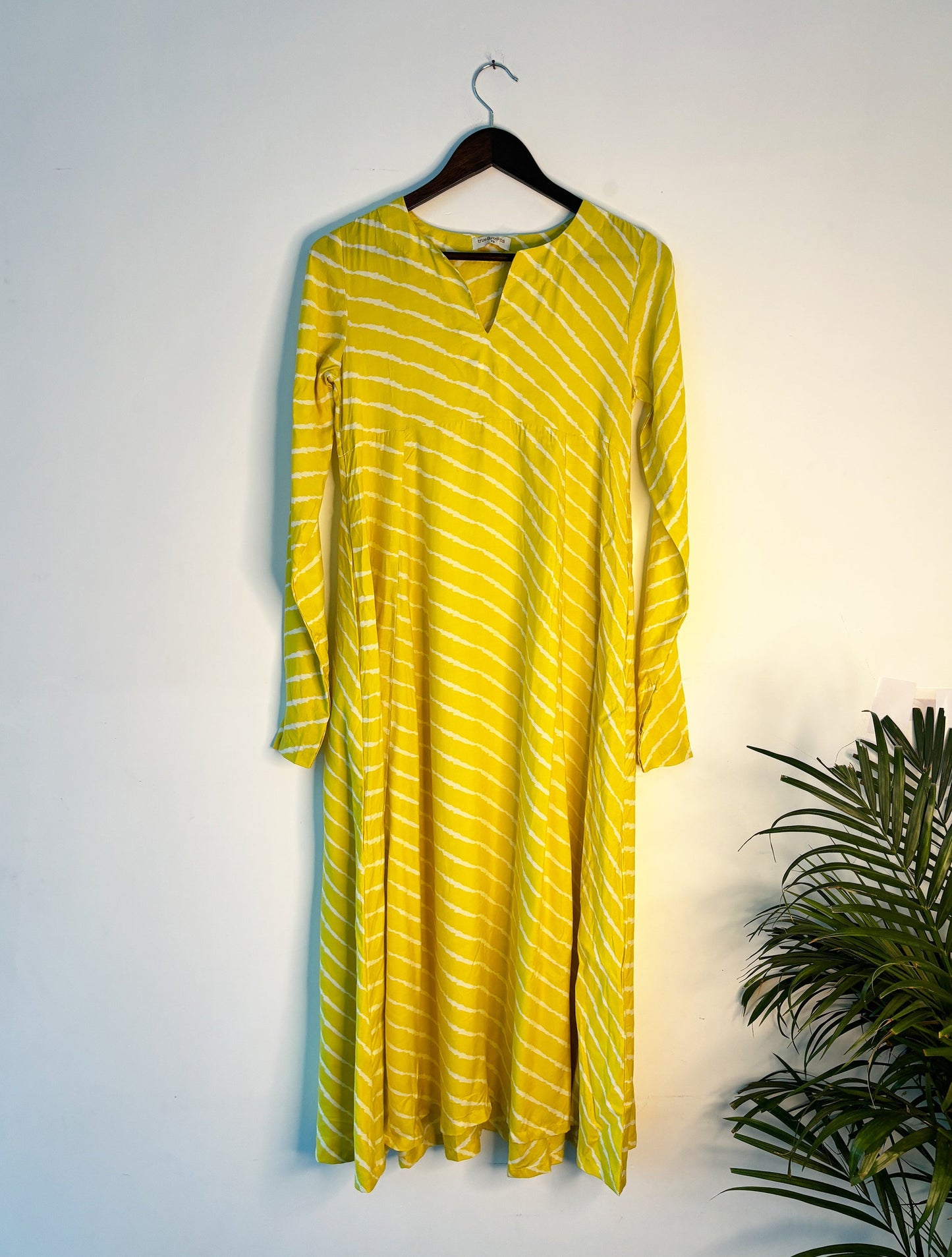 trueBrowns Lime Lehariya Kurta | Swadesiicart