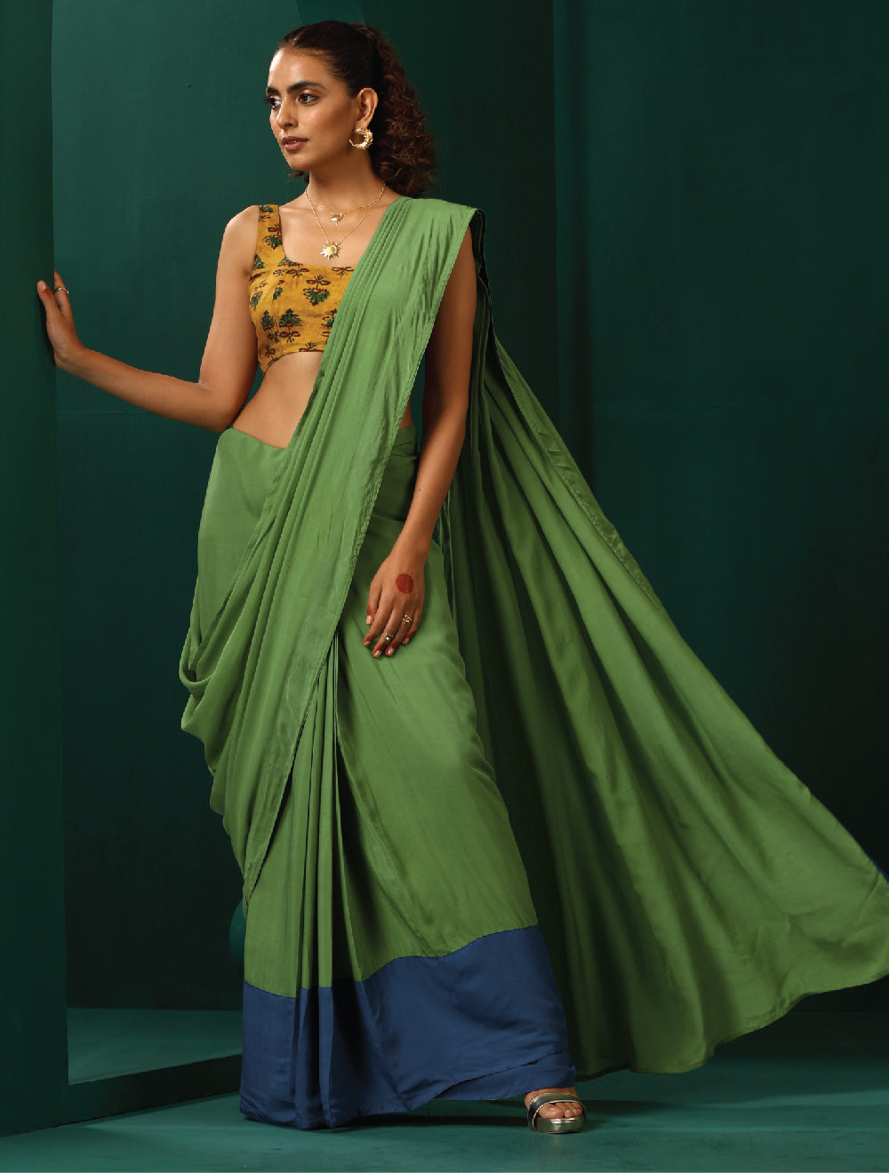 trueBrowns Green Muslin Silk Ready to Wear Saree | Swadesiicart