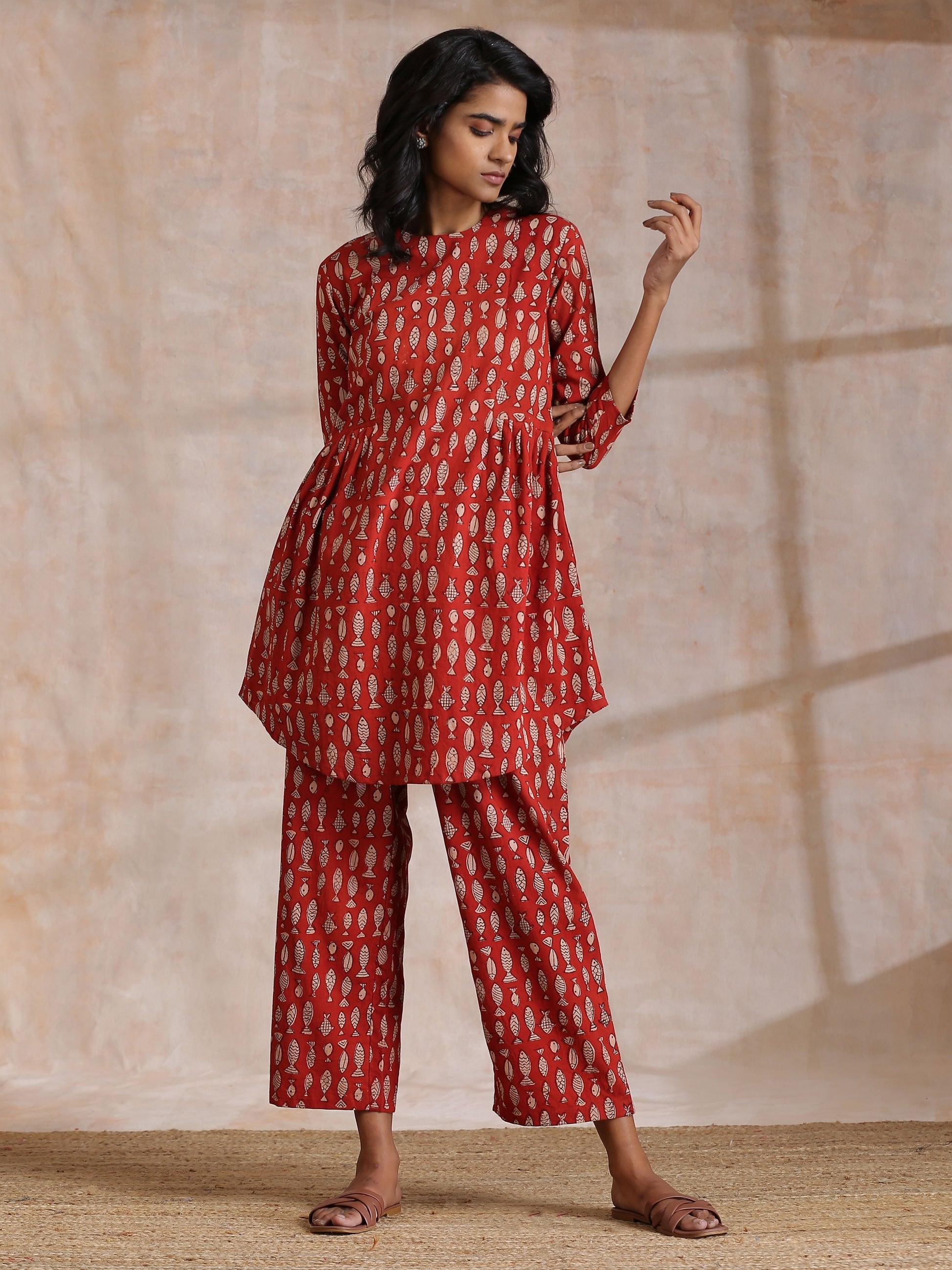 trueBrowns Rust Red Bagru Fish Print Cotton Gathers Co-Ord Set - Swadesiicart