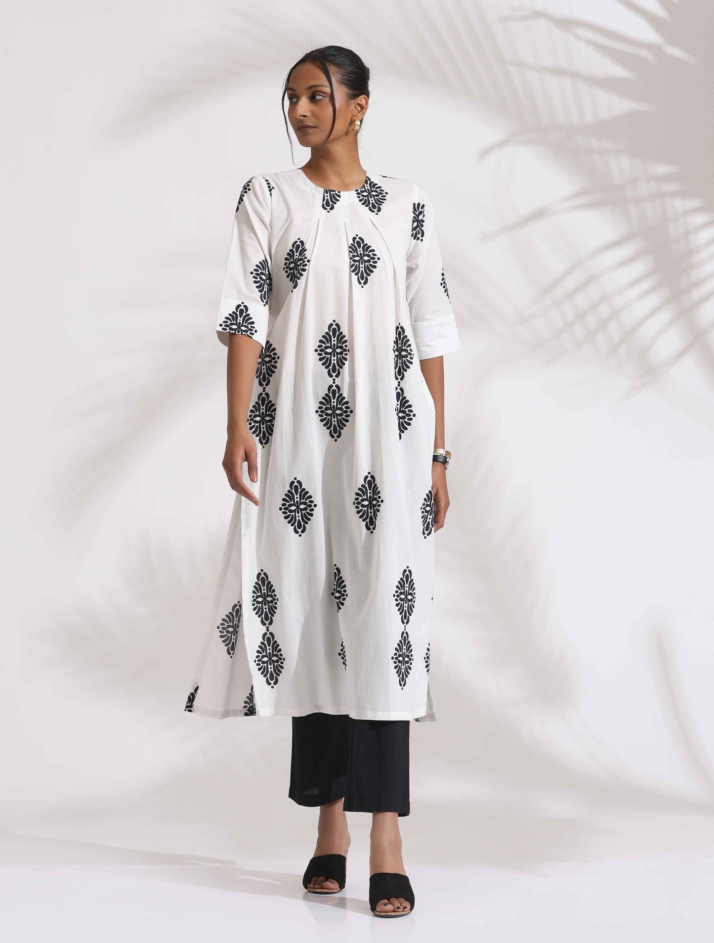 trueBrowns White Cotton Print Pleated Kurta Set | Swadesiicart