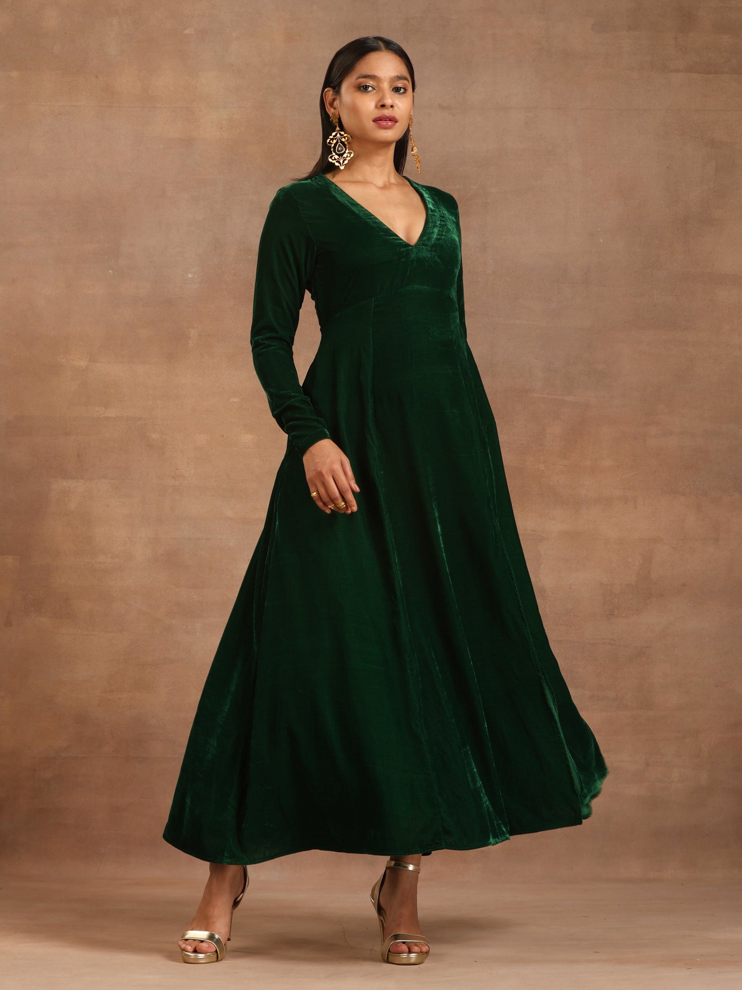 trueBrowns Green Velvet Dress | Swadesiicart