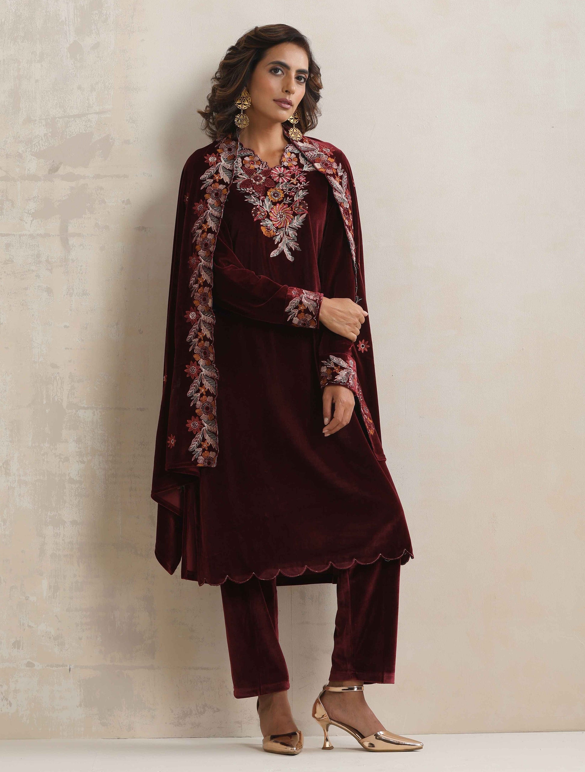trueBrowns Maroon Velvet Floral Embroidered Kurta Pant Dupatta Set | Swadesiicart