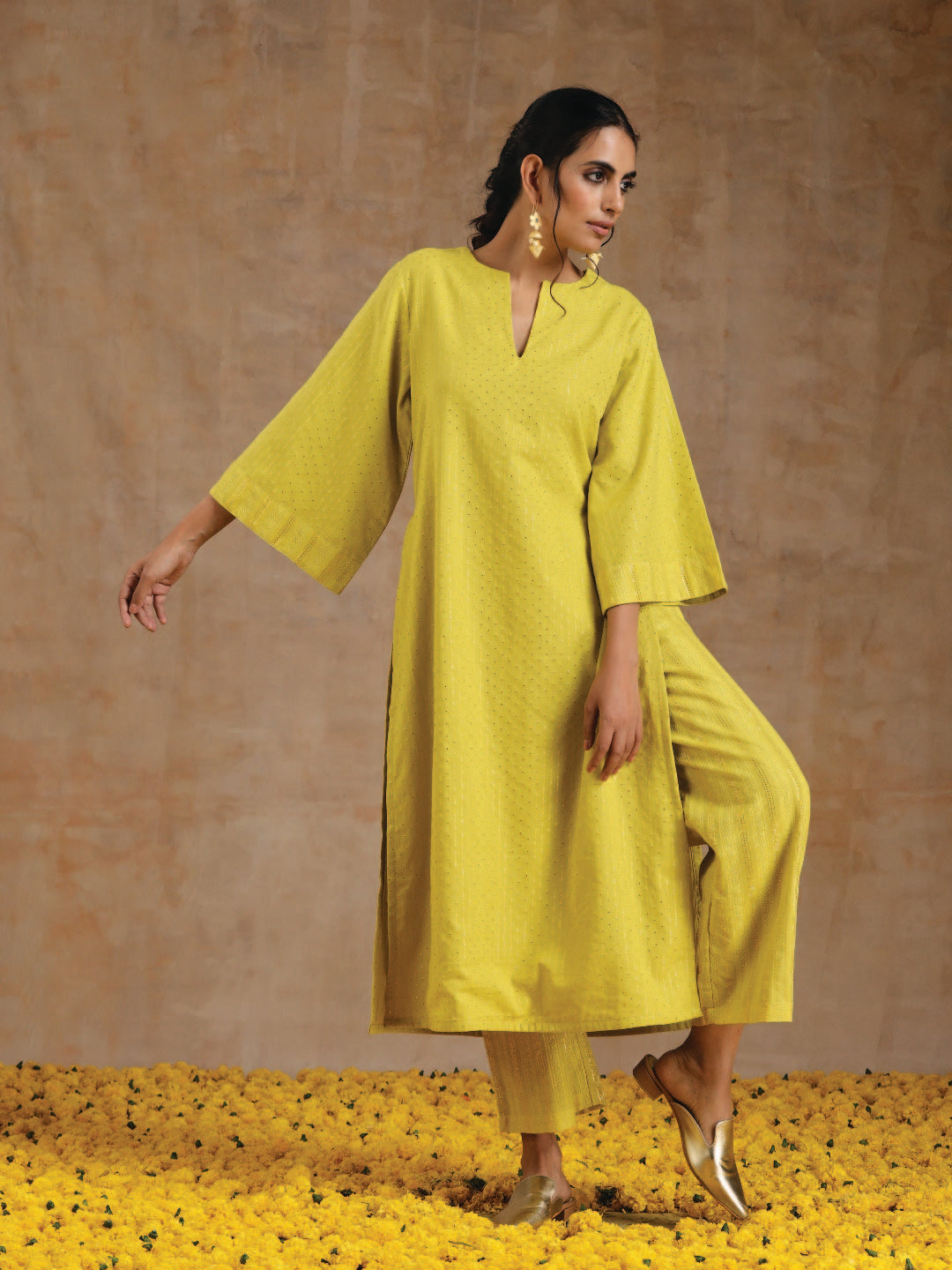 trueBrowns Lime Gold Cotton Relax High Slit Kurta Set | Swadesiicart