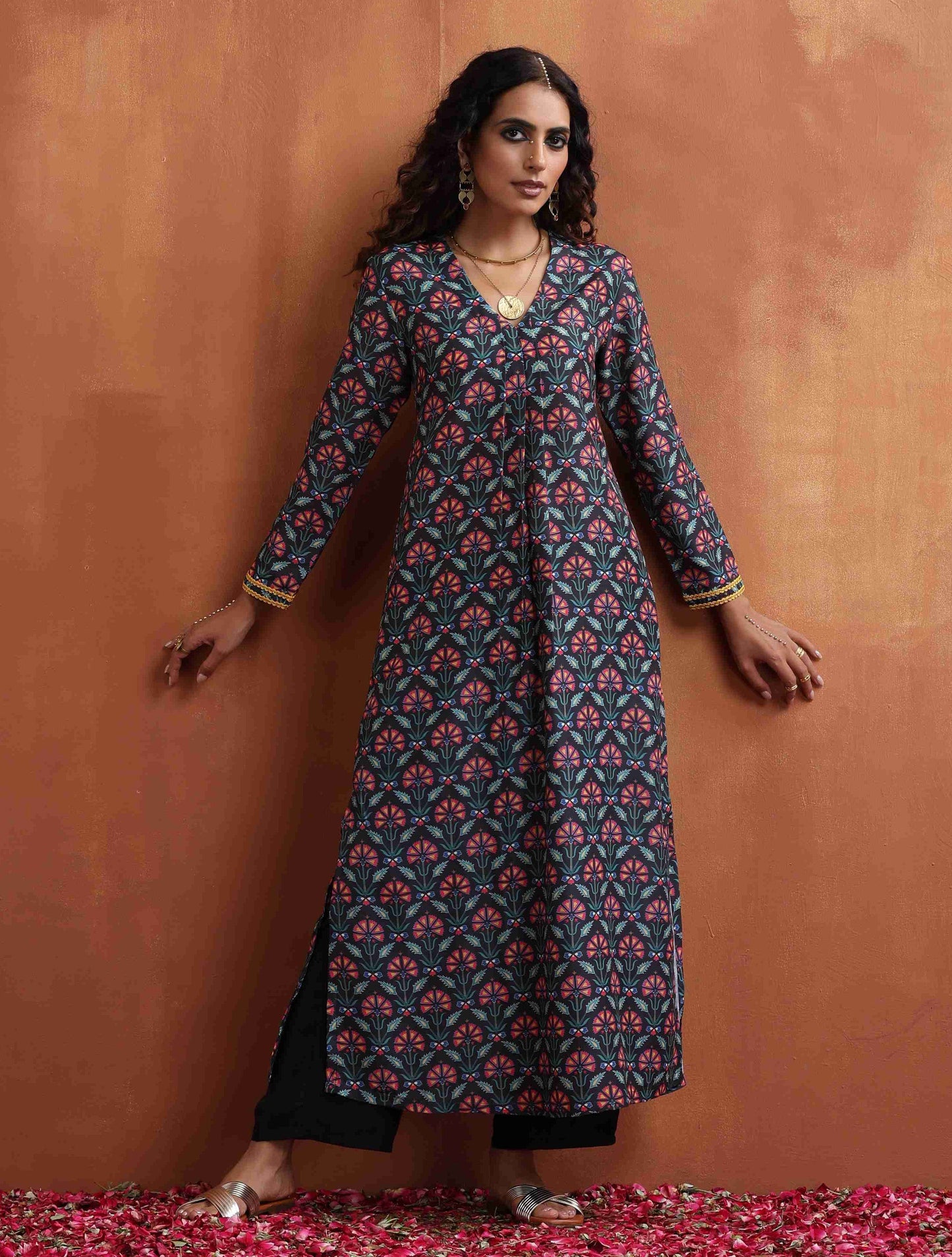 trueBrowns Black Floral Print A-line Kurta Set | Swadesiicart