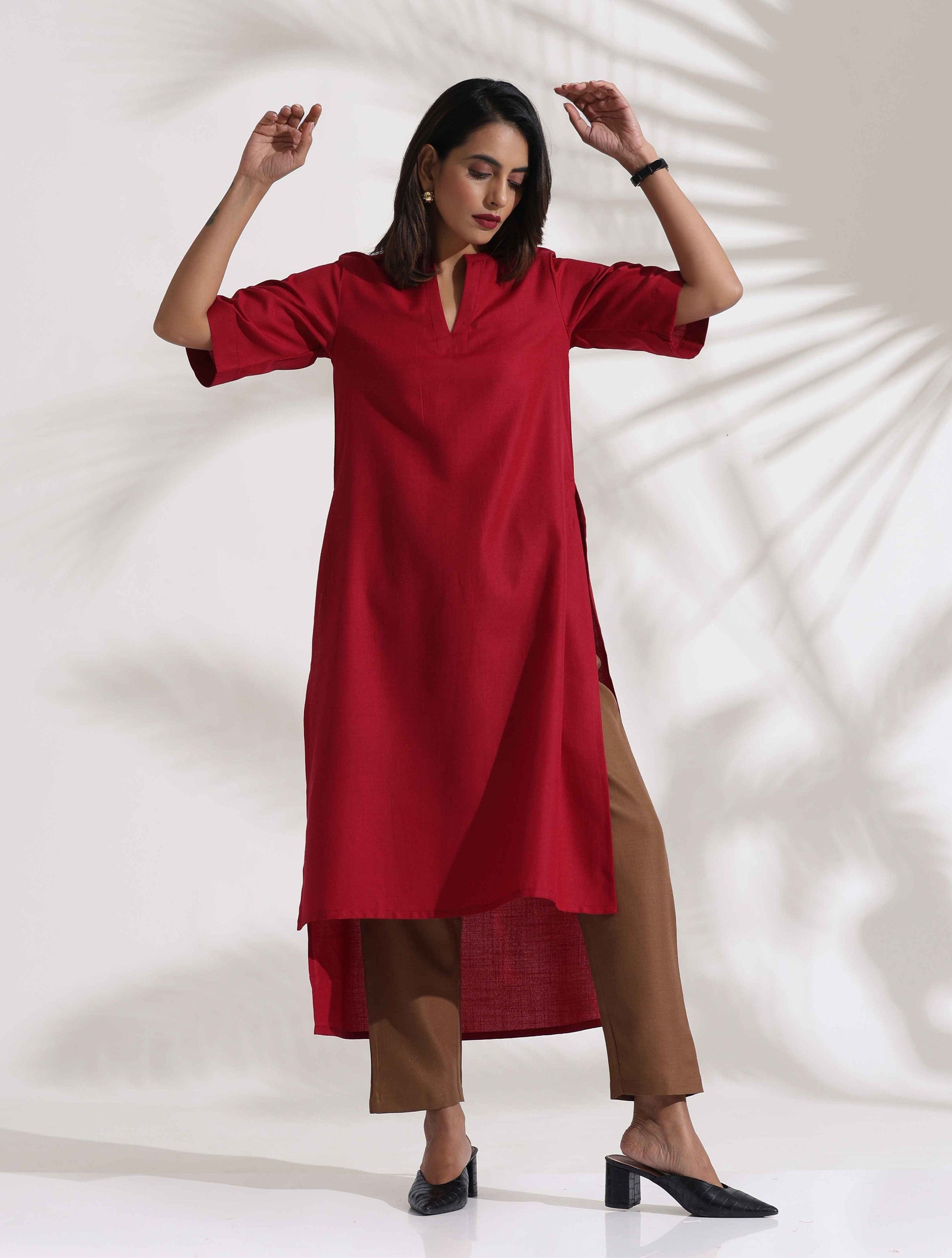 trueBrowns Maroon Slub Highslit Kurta Set | Swadesiicart