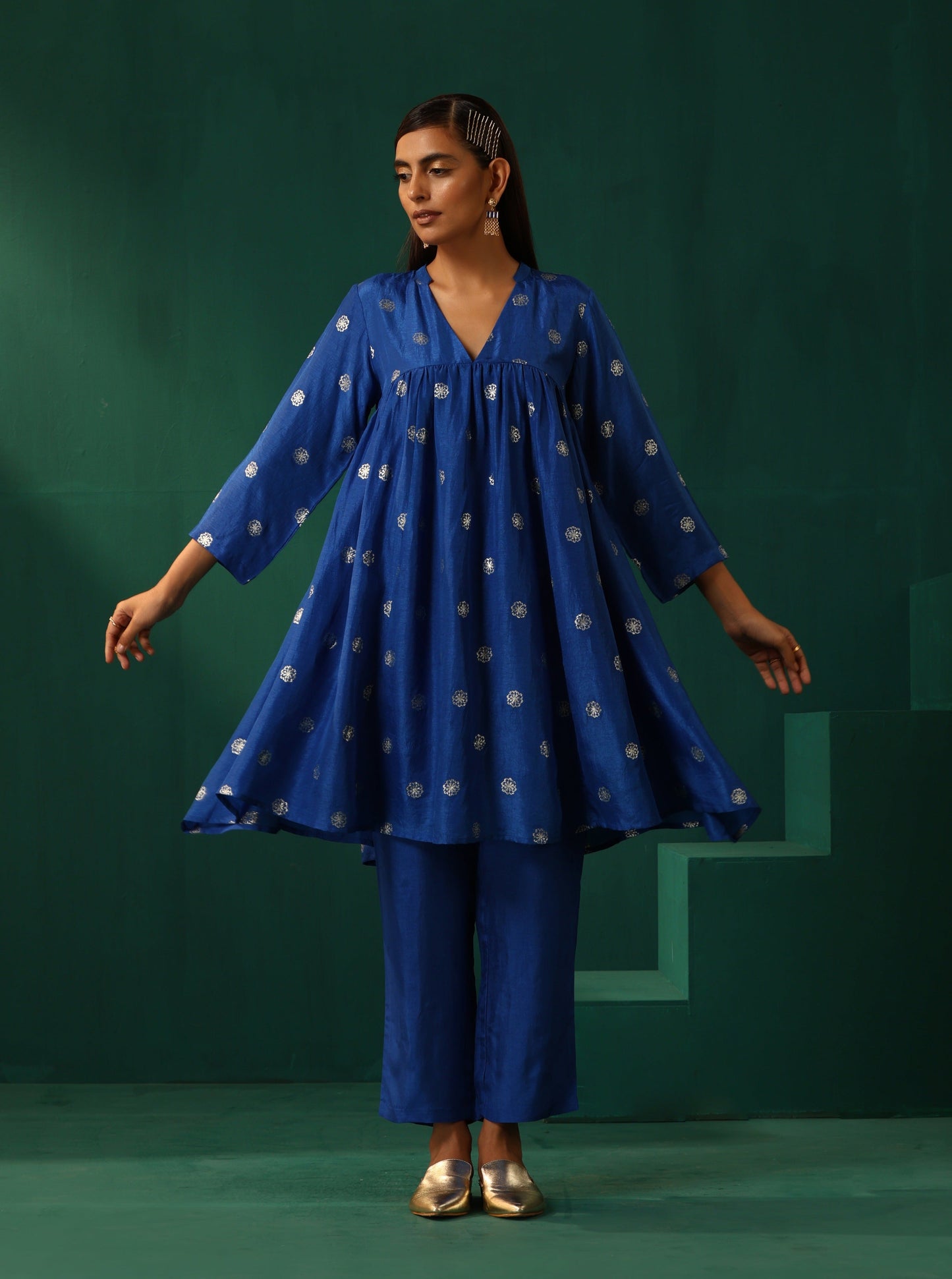 trueBrowns Royal Blue Geometric Floral Viscose Silk Front Gathered Co-ord Set - Swadesiicart