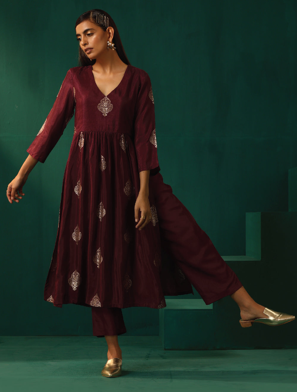 trueBrowns Wine Geometric Viscose Silk High Slit Kurta Pant Set | Swadesiicart