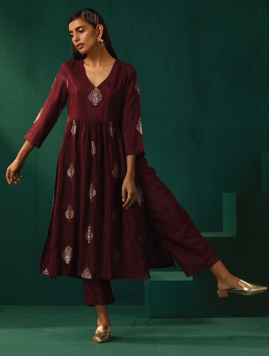 trueBrowns Wine Geometric Viscose Silk High Slit Kurta Pant Set | Swadesiicart