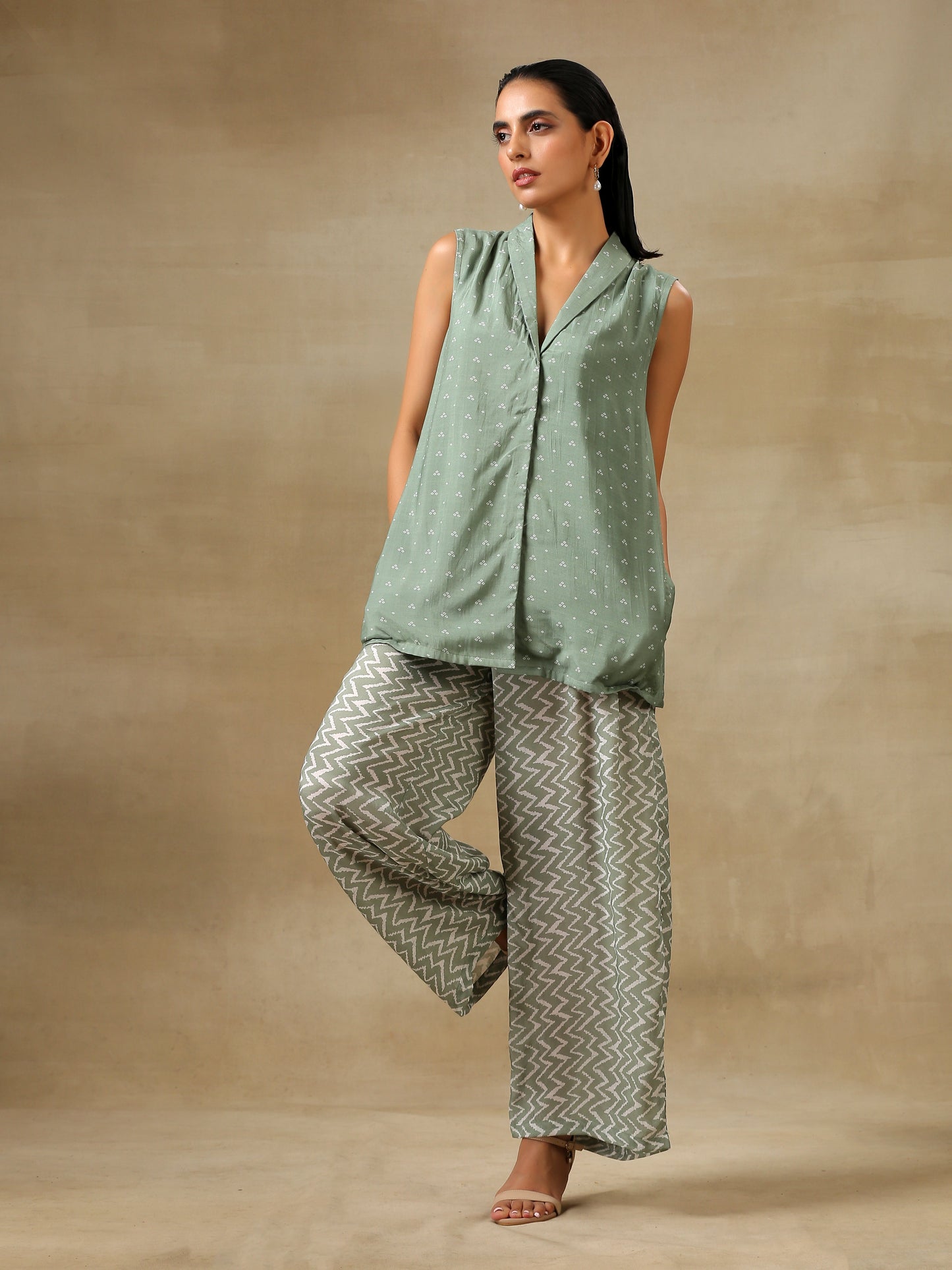 trueBrowns Light Green Bandhani Printed Silk Sleevesless Jacket Pant Set | Swadesiicart