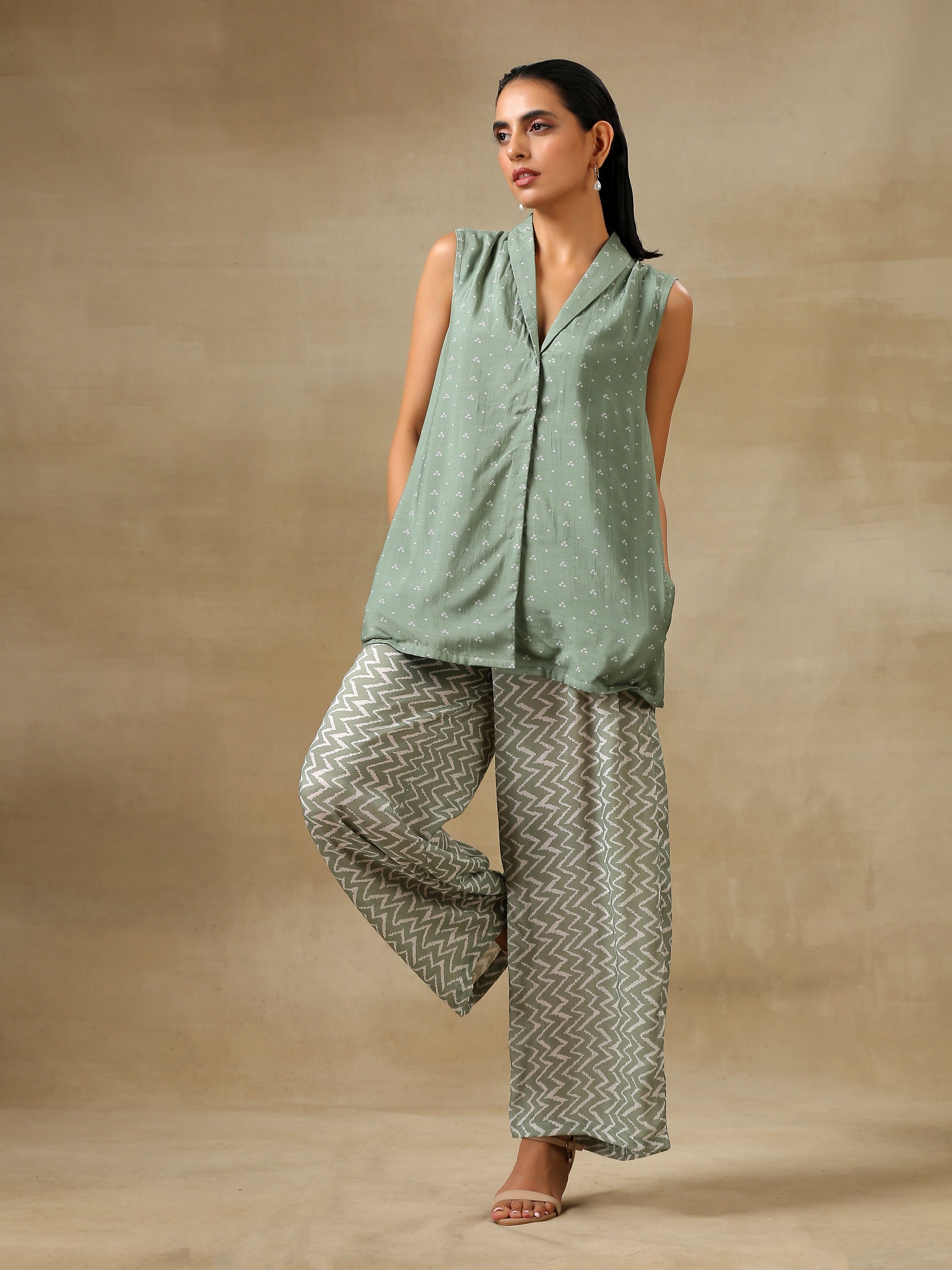 trueBrowns Light Green Bandhani Printed Silk Sleevesless Jacket Pant Set | Swadesiicart