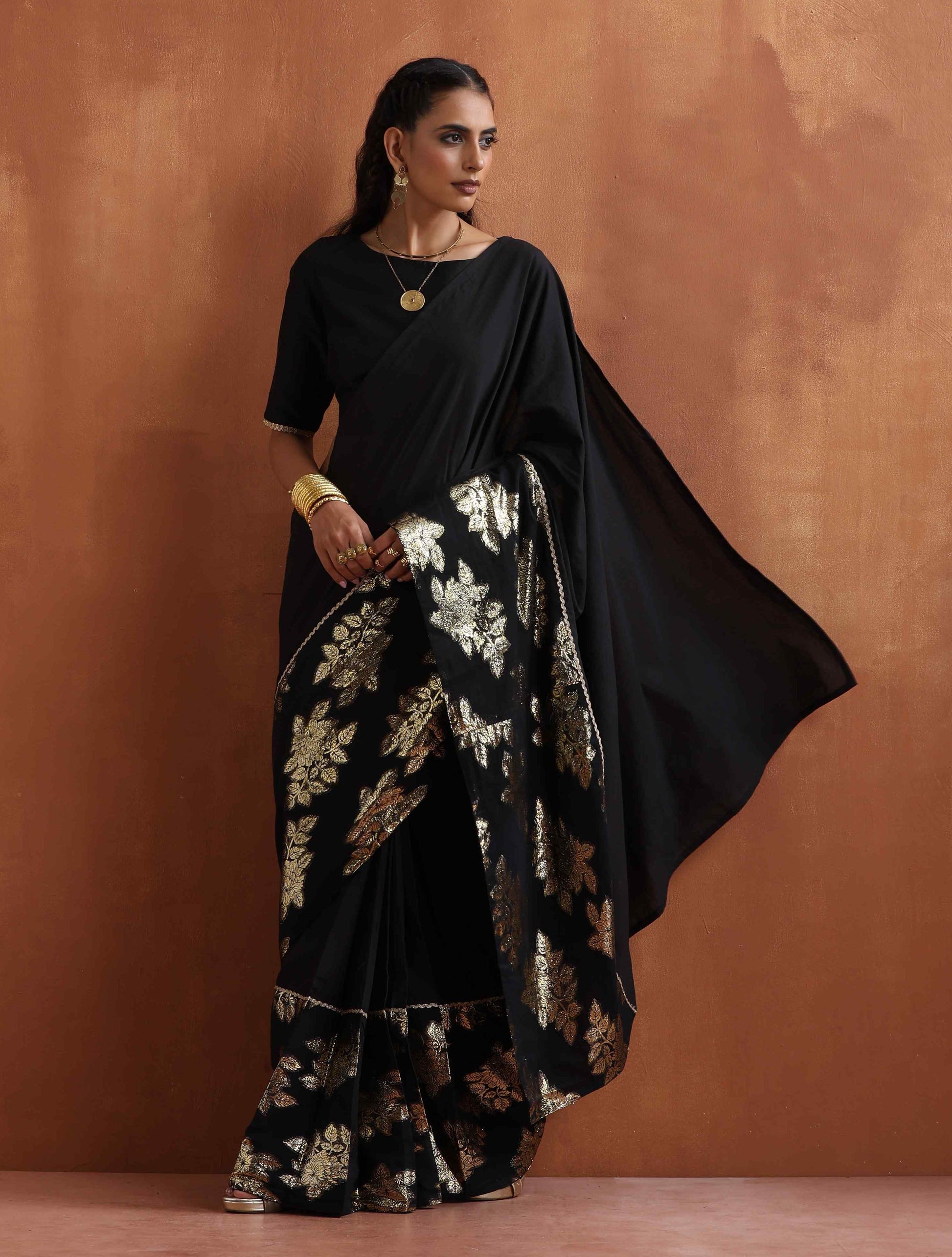 trueBrowns Black Metallic Ready To Wear Saree | Swadesiicart