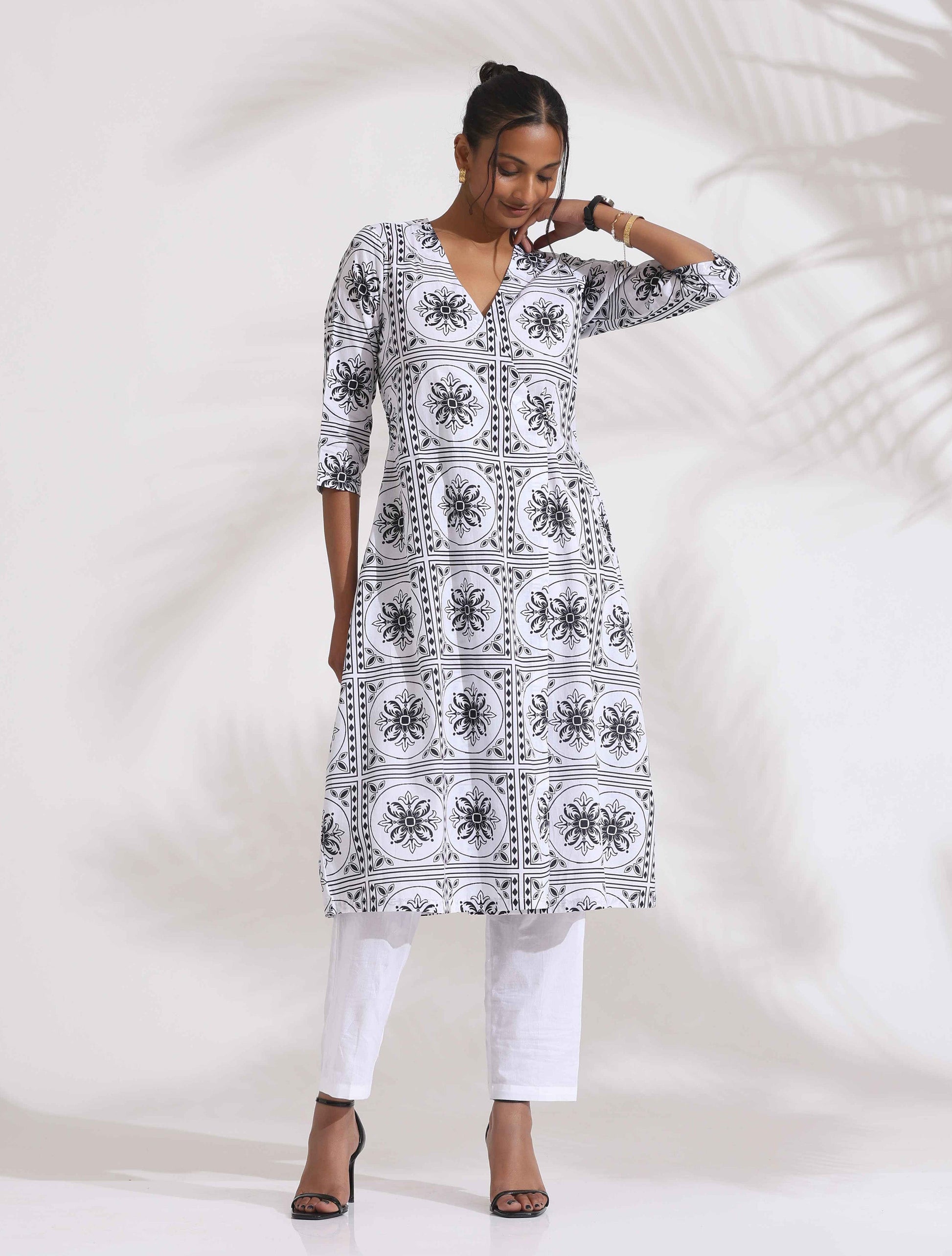 trueBrowns White Cotton Geometric Print Angrakha Kurta Set | Swadesiicart