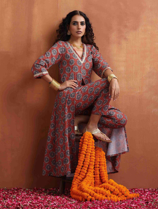 trueBrowns Rust Ajrak Print Slit Kurta Set | Swadesiicart