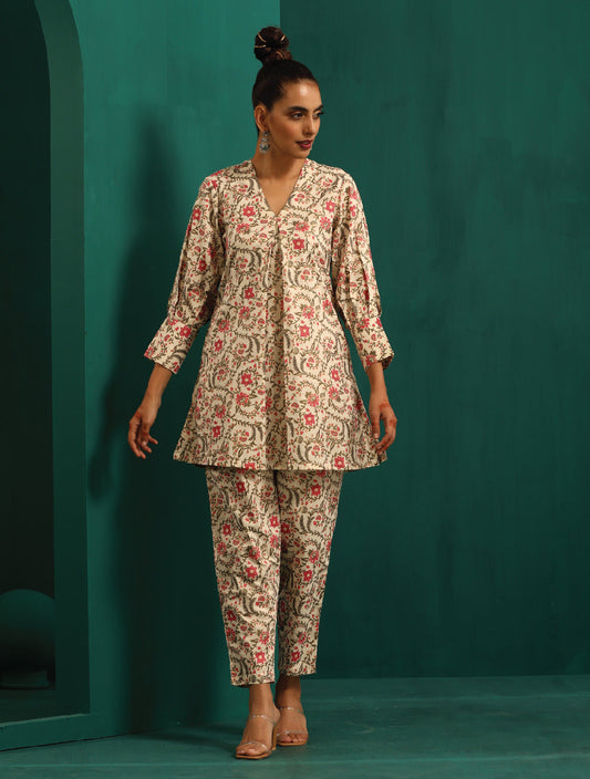 trueBrowns Pink Floral Cotton Printed Neck Pleat Co-ord Set - Swadesiicart