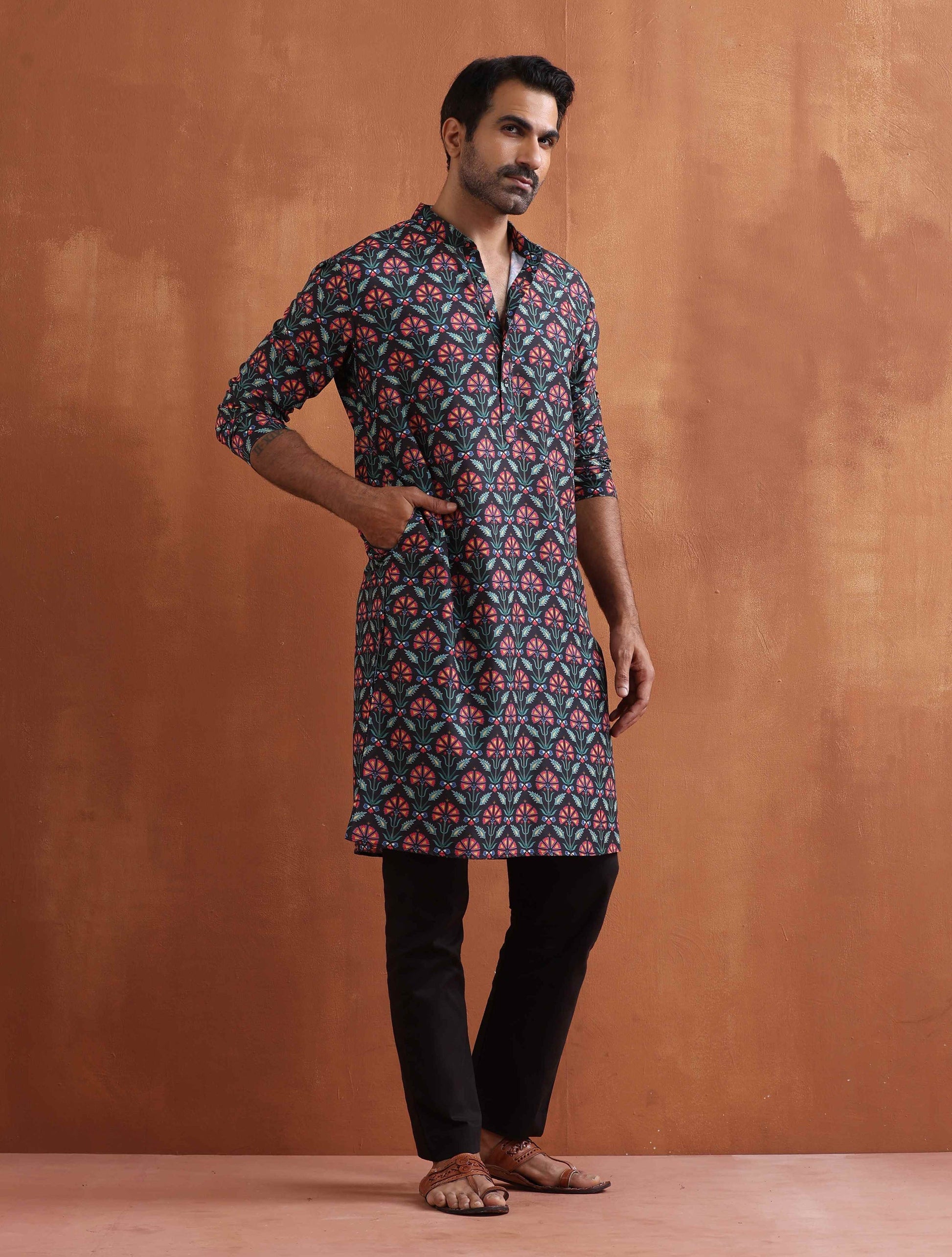 trueBrowns Men's Black Floral Printed Kurta | Swadesiicart
