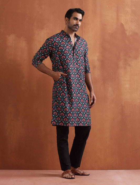 trueBrowns Men's Black Floral Printed Kurta | Swadesiicart