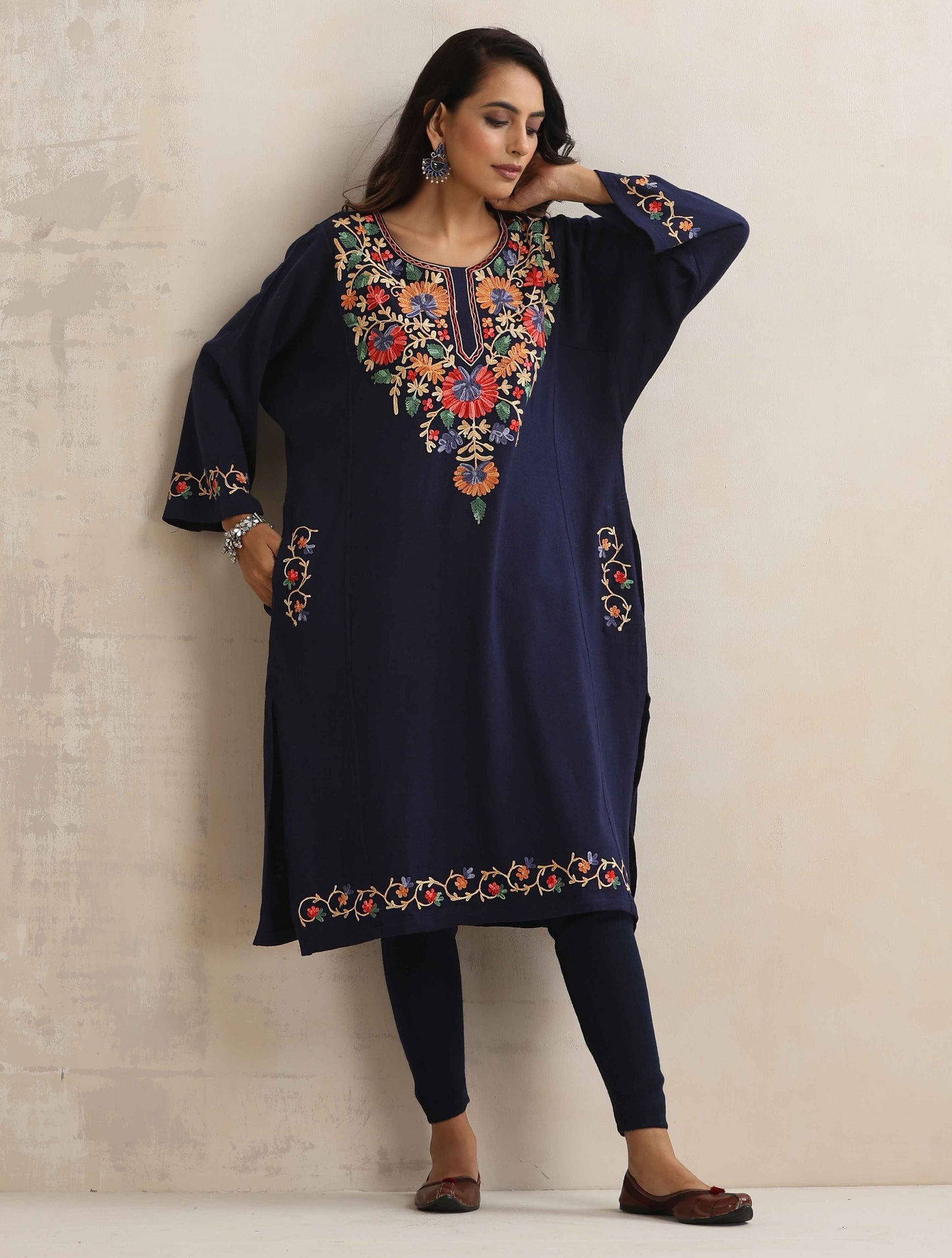 trueBrowns Blue Kashmiri Floral Embroidered Woollen Phiran Kurta | Swadesiicart