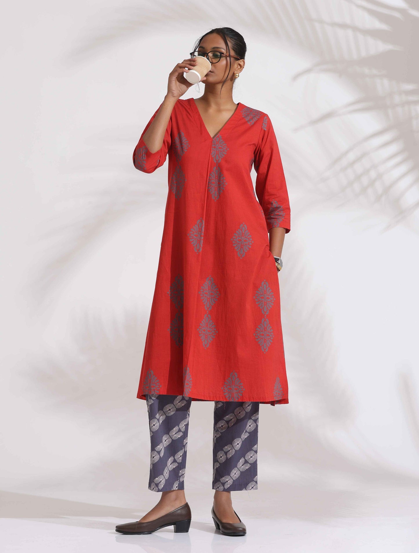 trueBrowns Red Cotton Print Kurta Set | Swadesiicart