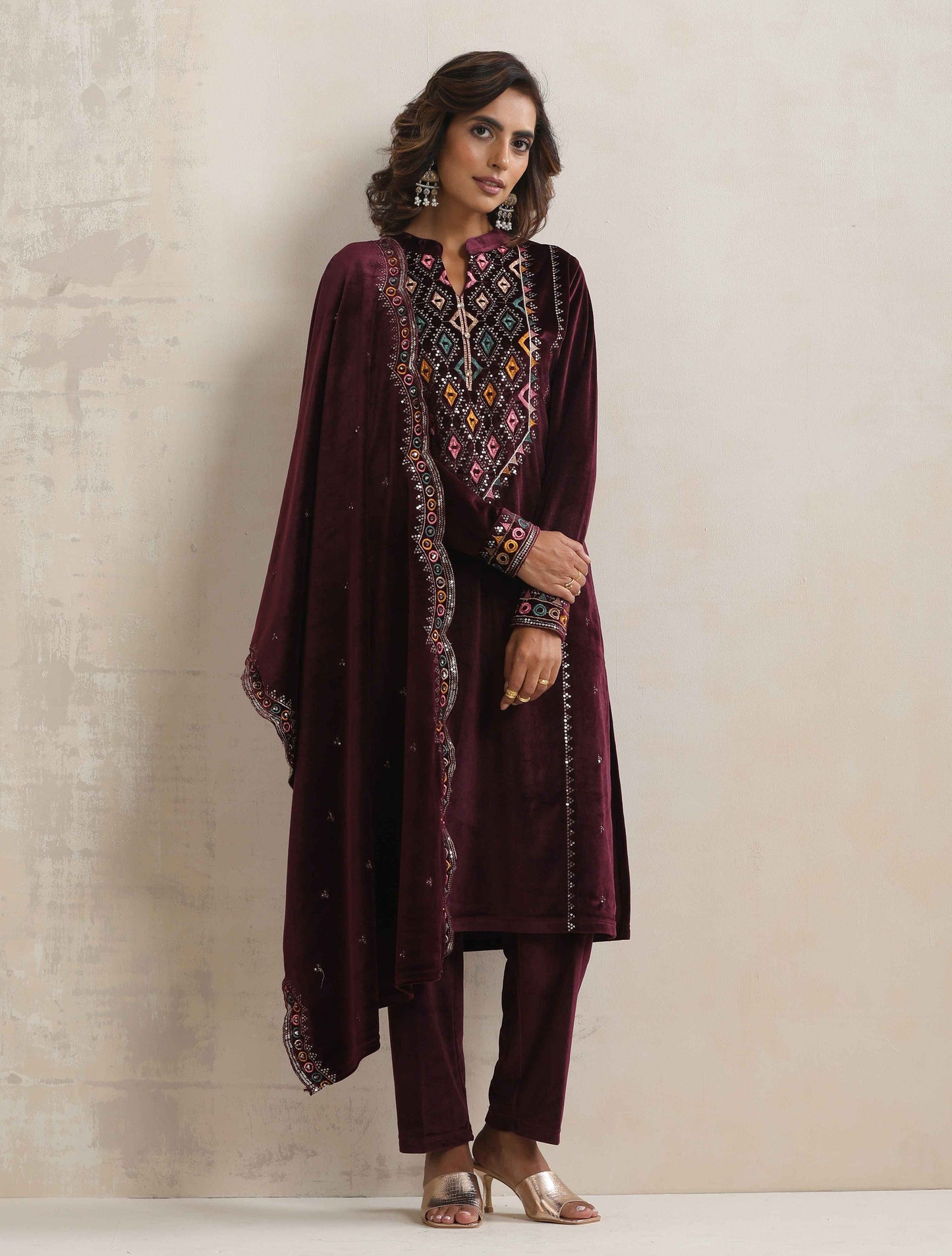 trueBrowns Purple Velvet Geometric Embroidered Kurta Pant Dupatta Set | Swadesiicart