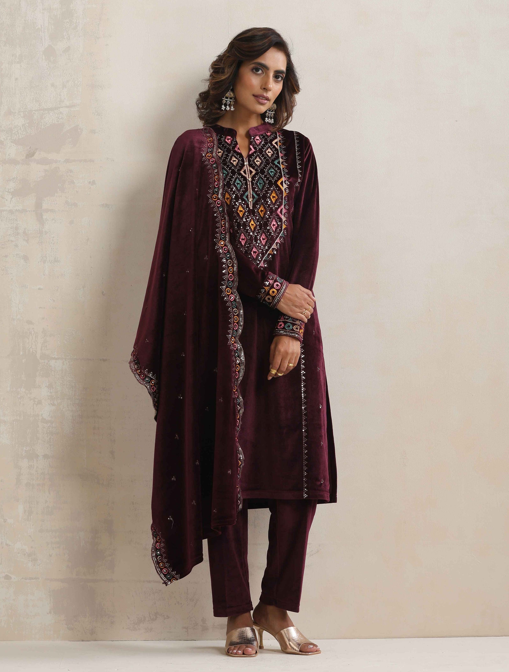 trueBrowns Purple Velvet Geometric Embroidered Kurta Pant Dupatta Set | Swadesiicart