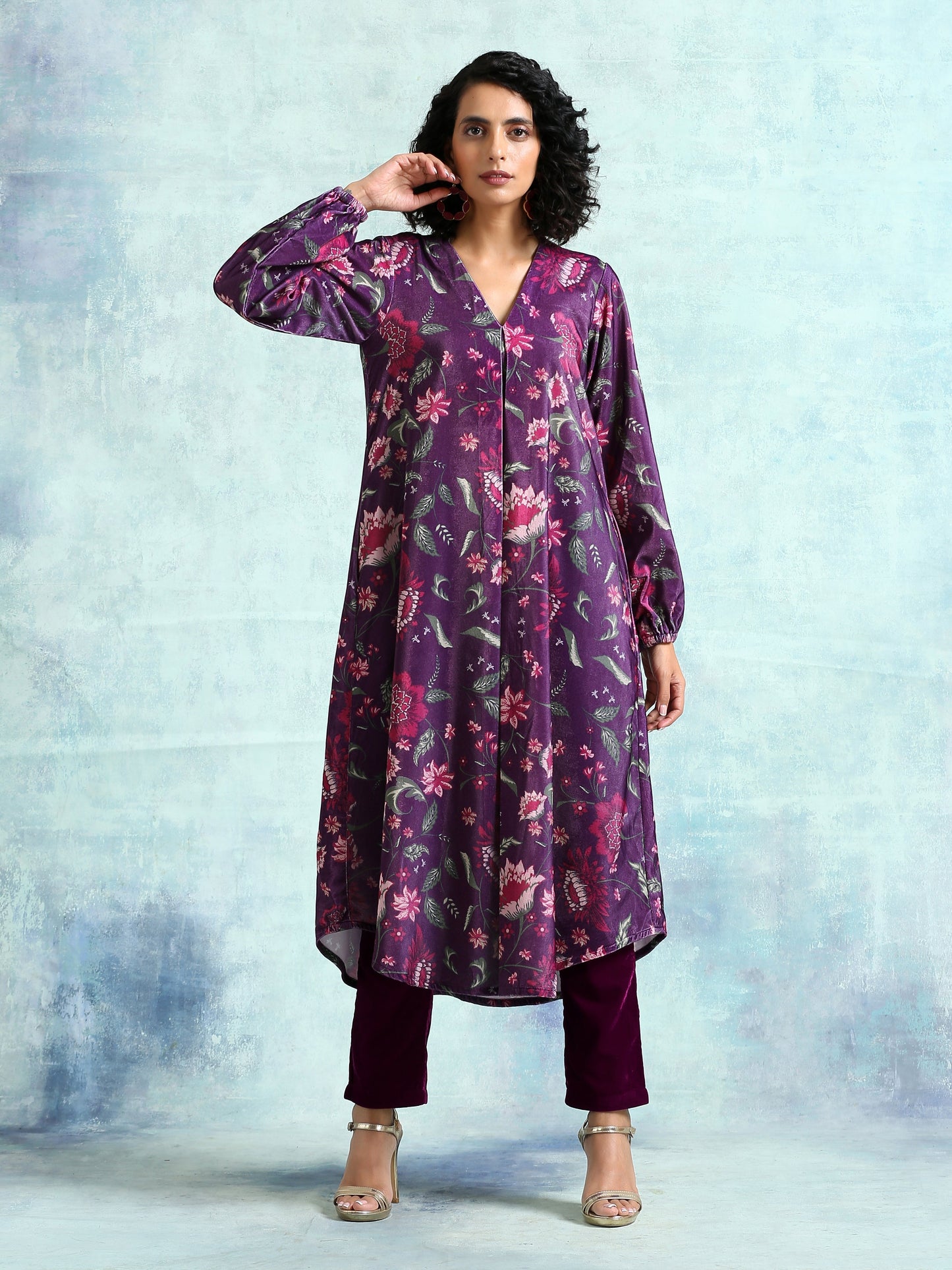 trueBrowns Wine Printed Velvet Neck Pleat Kurta | Swadesiicart