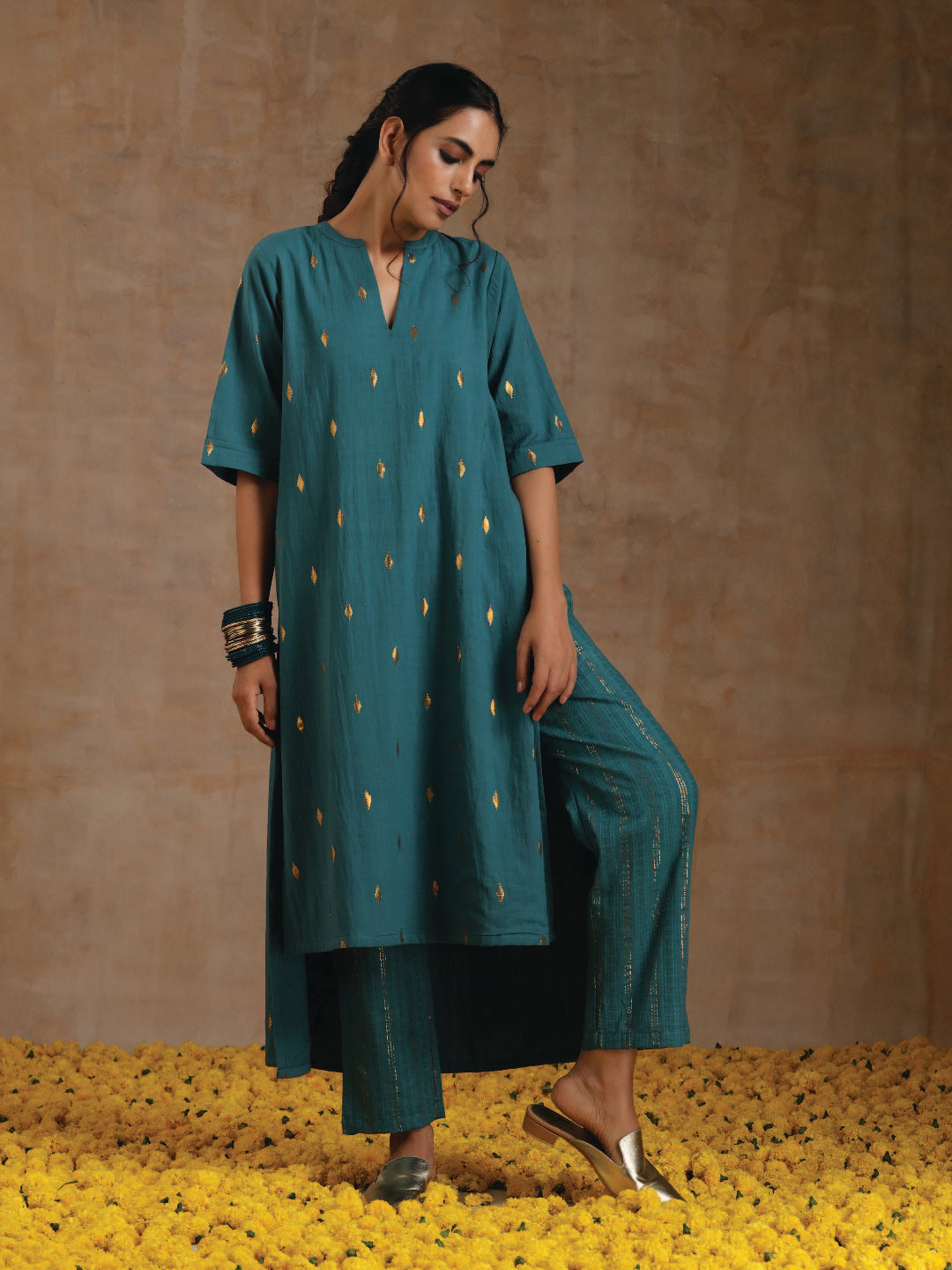 trueBrowns Deep Sea Gold Cotton Relaxed High-Low Kurta Set | Swadesiicart