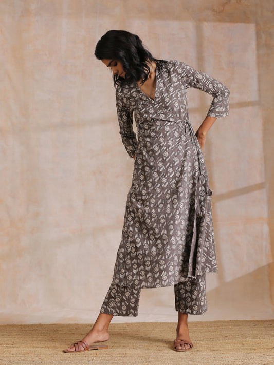 trueBrowns Clay Dabu Geometric Print Cotton Angrakha Kurta Pant Set | Swadesiicart