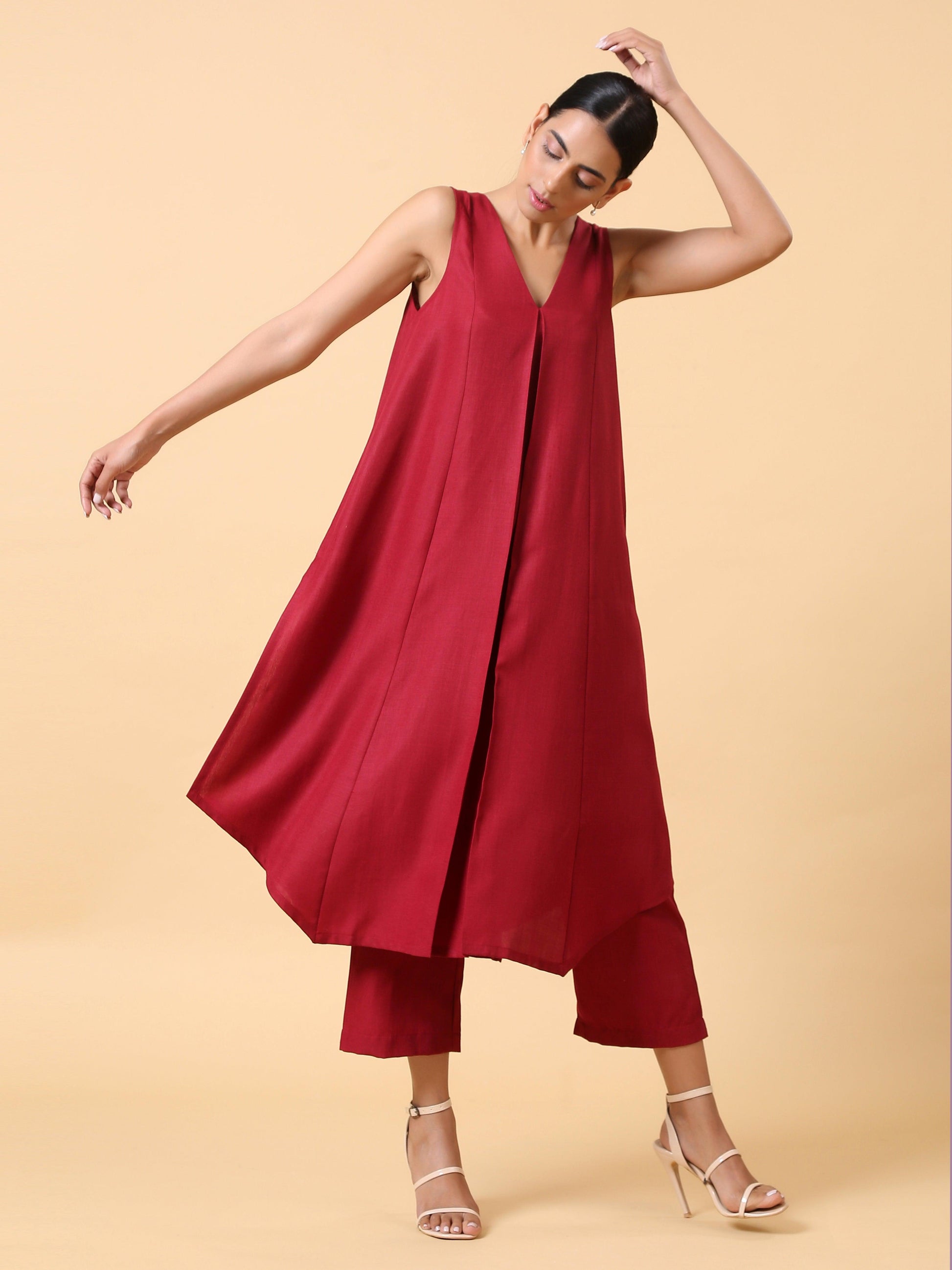 trueBrowns Cotton Linen Maroon Sleeveless Kurta Pant Set | Swadesiicart