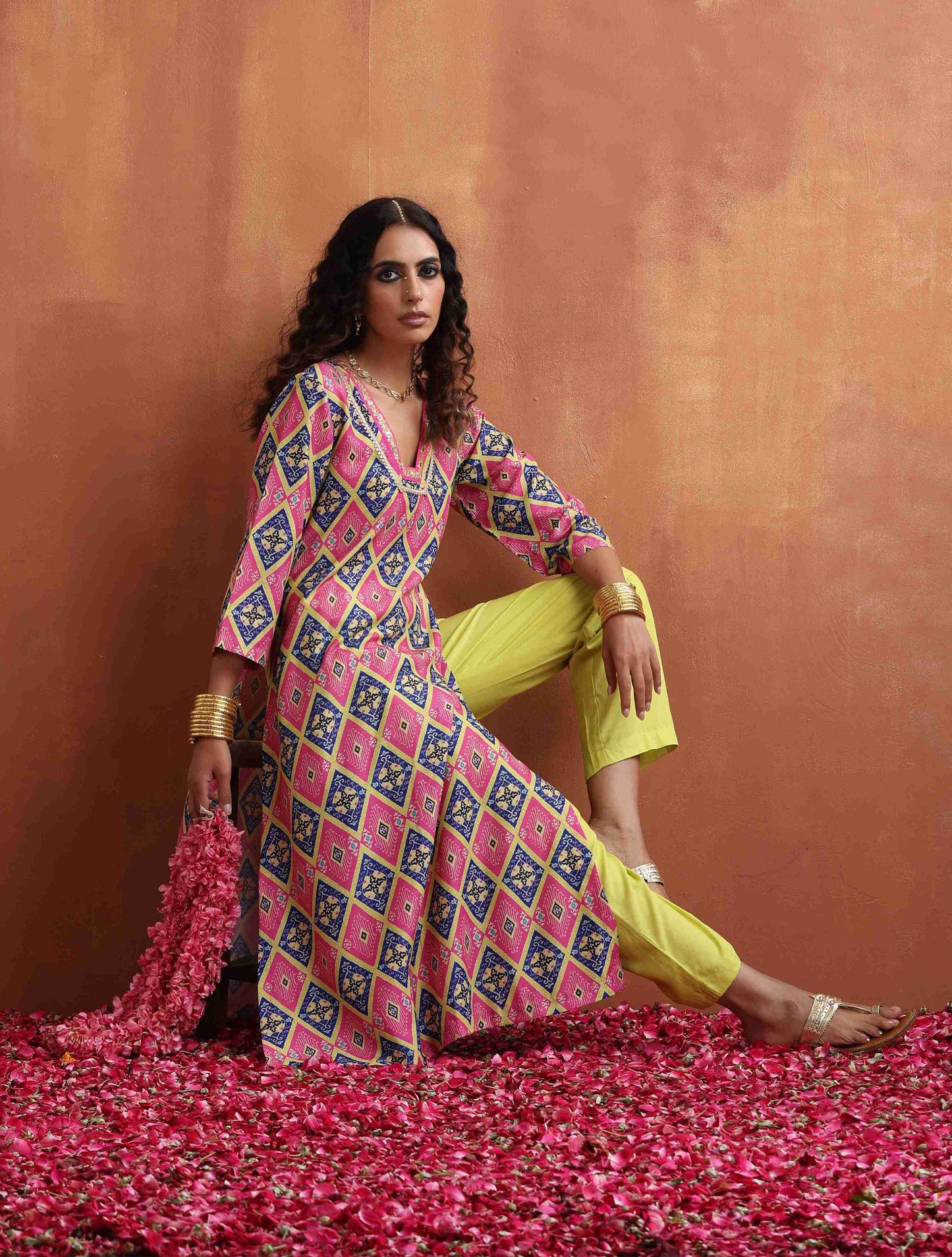 trueBrowns Pink Print High Slit Kurta Set | Swadesiicart