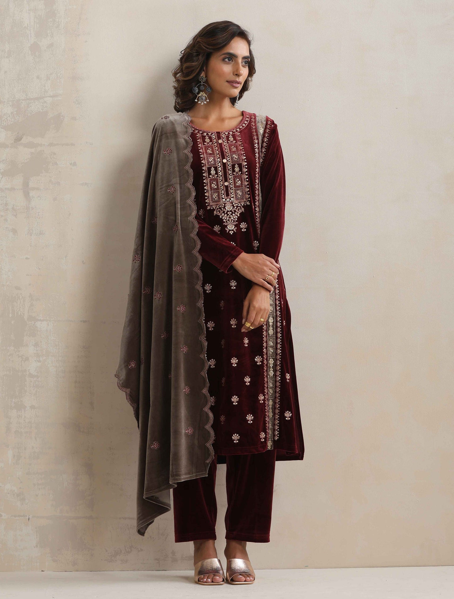 trueBrowns Maroon Velvet Embroidered Kurta Pant Dupatta Set | Swadesiicart
