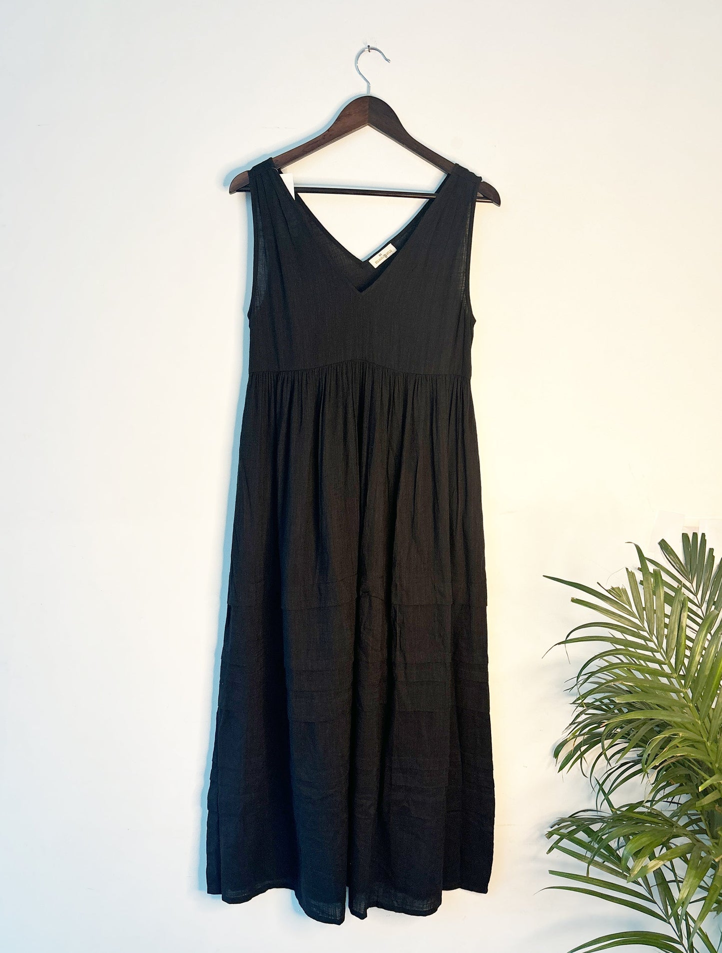 trueBrowns Black Slub Dress | Swadesiicart