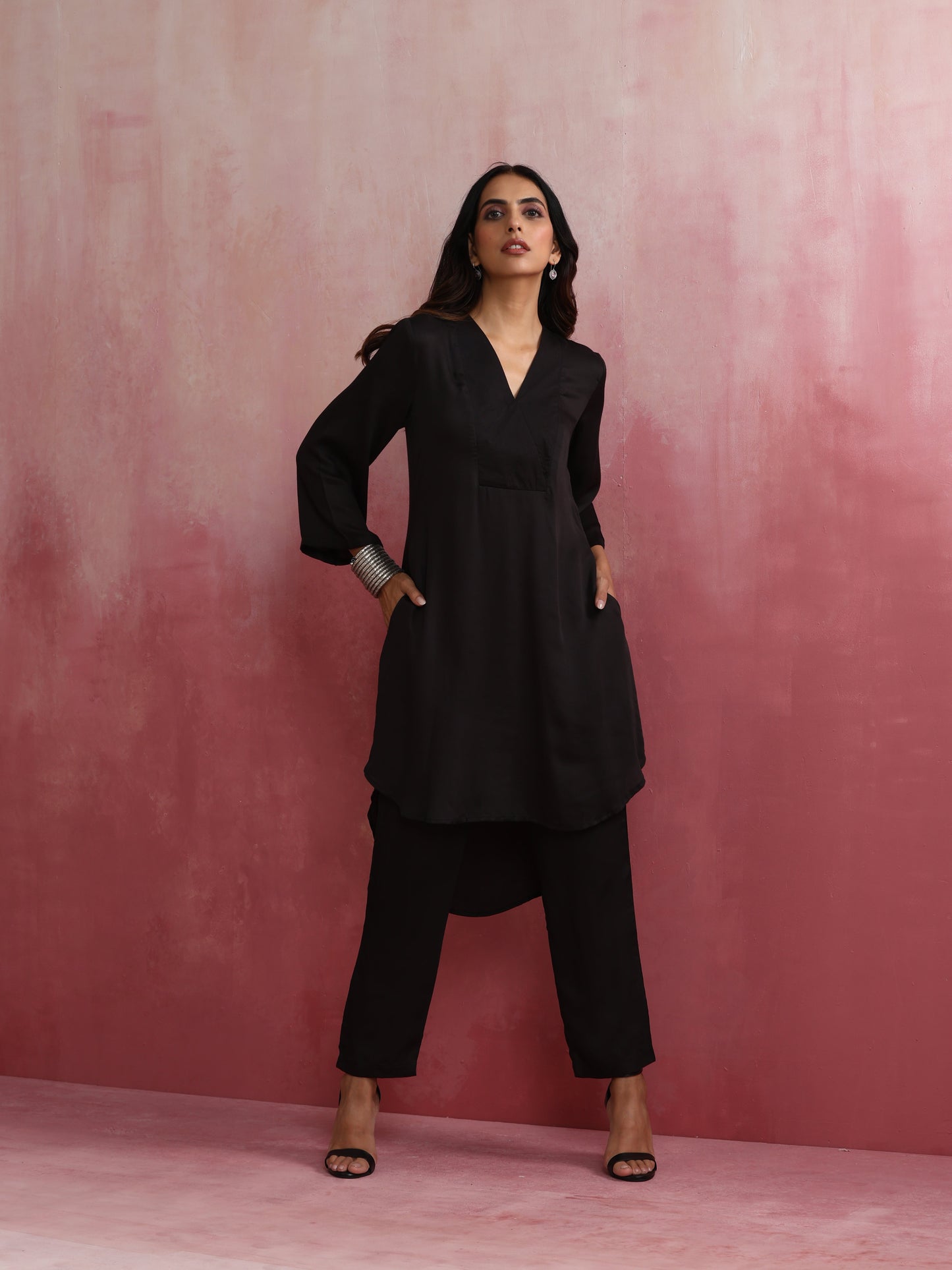 trueBrowns Black V Neck Kurta Co-ord Set - Swadesiicart