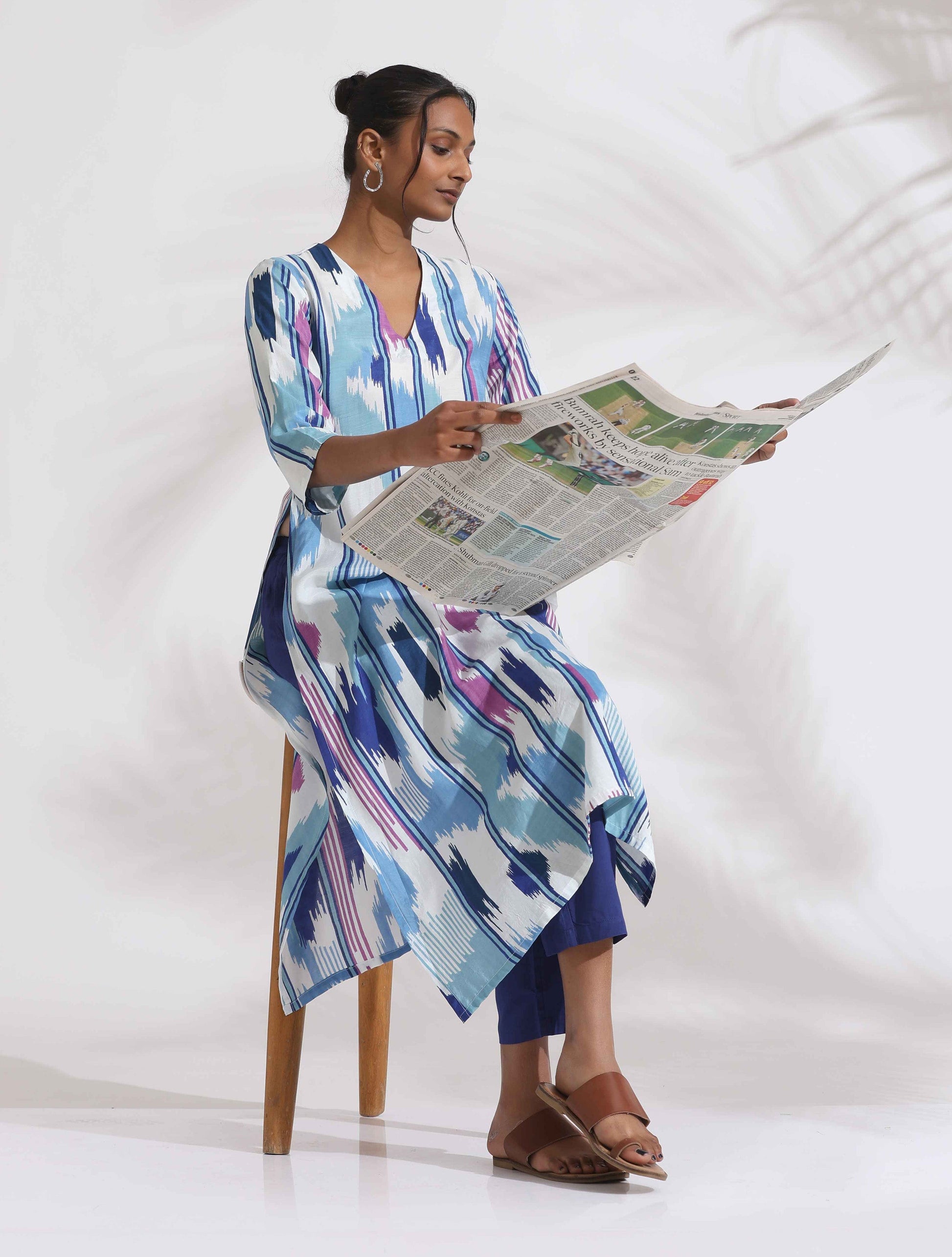 trueBrowns Blue Ikat Print Muslin Kurta Set | Swadesiicart