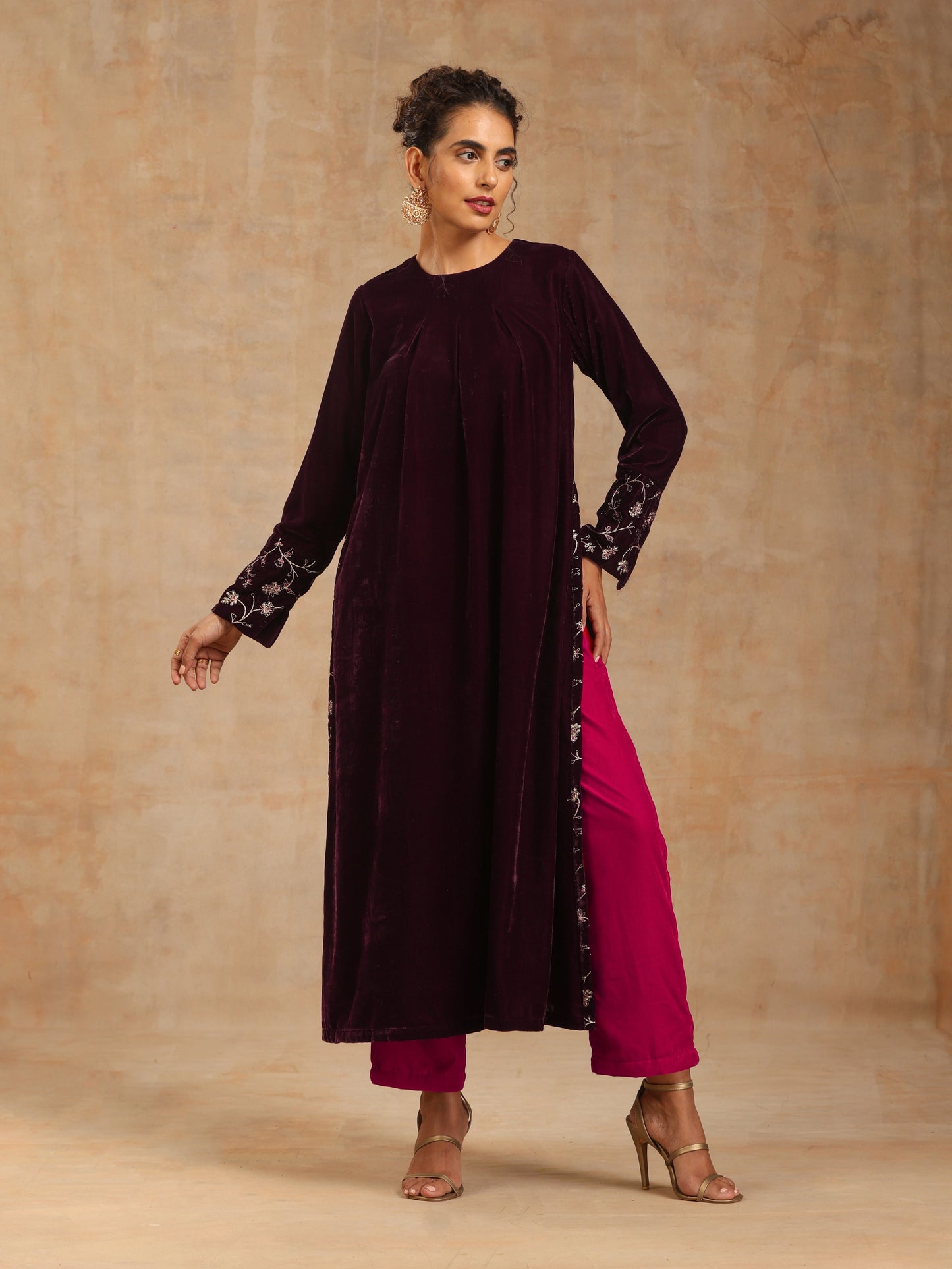 trueBrowns Wine Velvet Embroidered Kurta | Swadesiicart