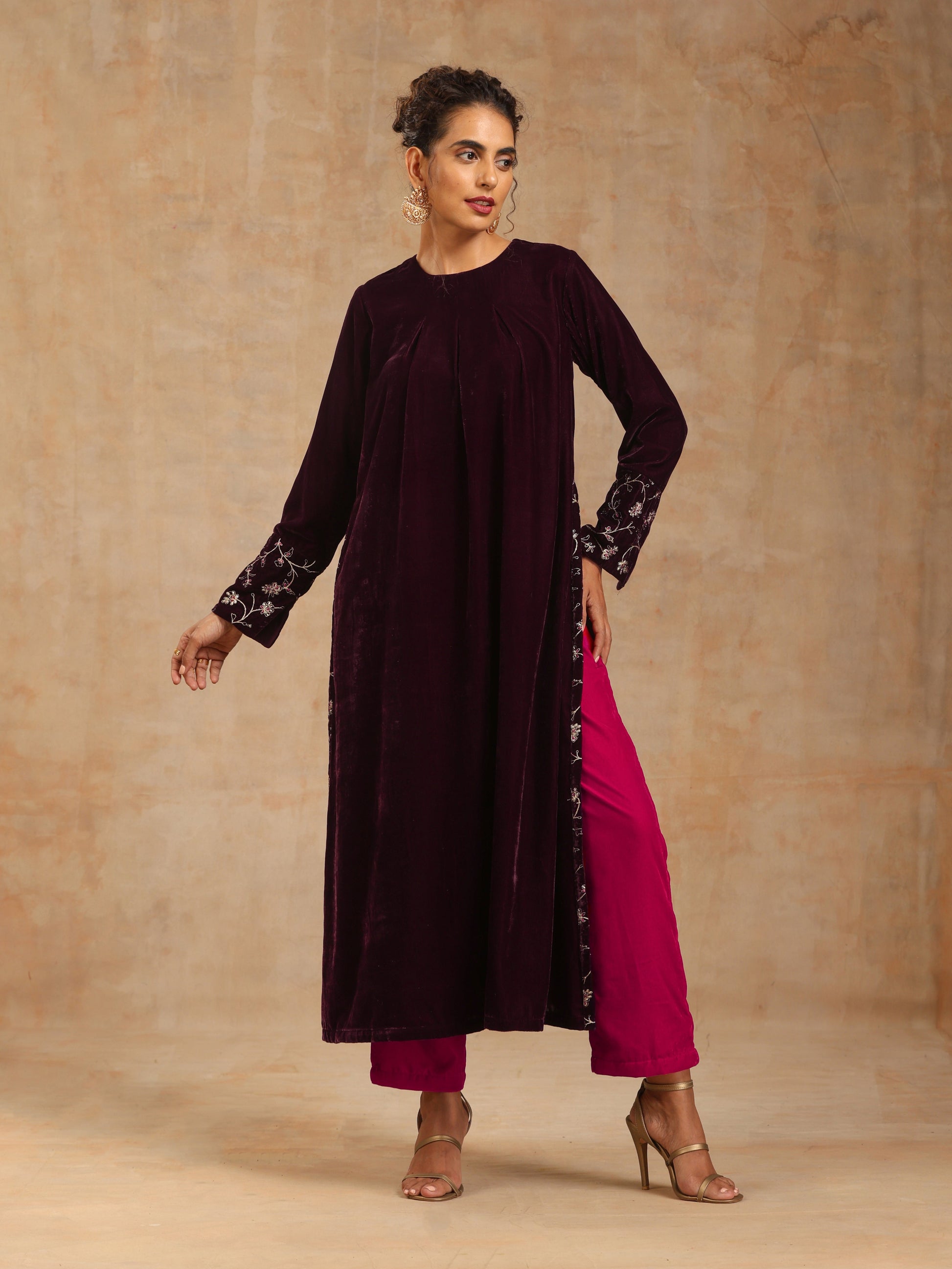 trueBrowns Wine Velvet Embroidered Kurta | Swadesiicart