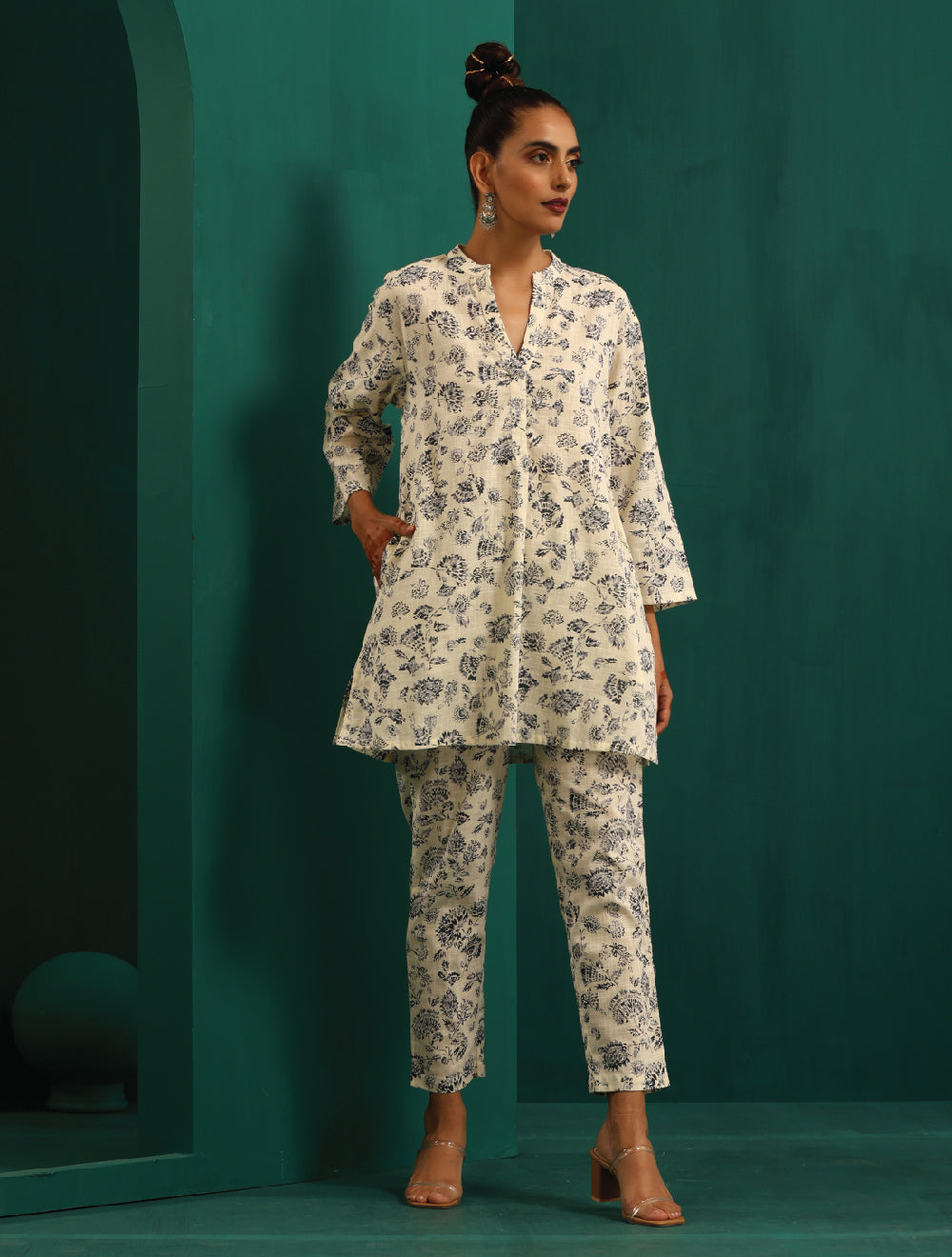 trueBrowns Blue Floral Cotton Printed Relaxed Co-ord Set - Swadesiicart