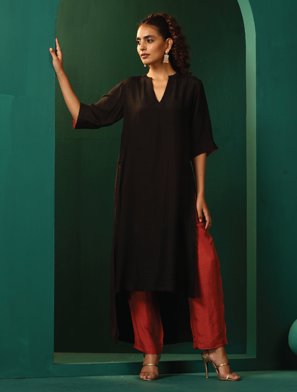 trueBrowns Black Silk High Low Kurta Pant Set | Swadesiicart