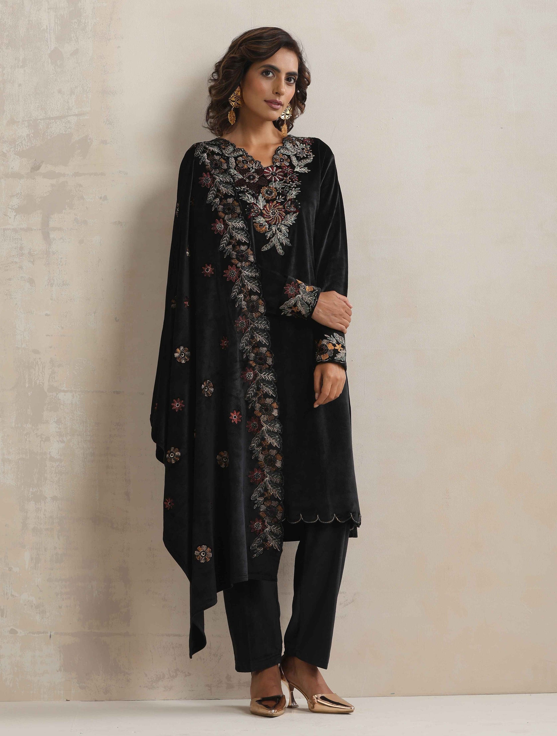 trueBrowns Black Velvet Floral Embroidered Kurta Pant Dupatta Set | Swadesiicart