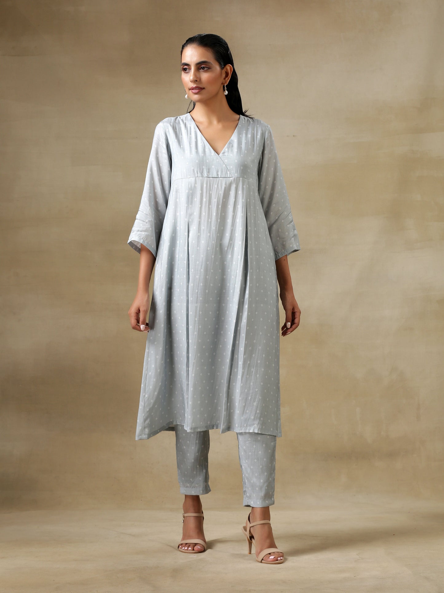 trueBrowns Grey Bandhani Printed Silk Yoke Kurta Pant Set | Swadesiicart
