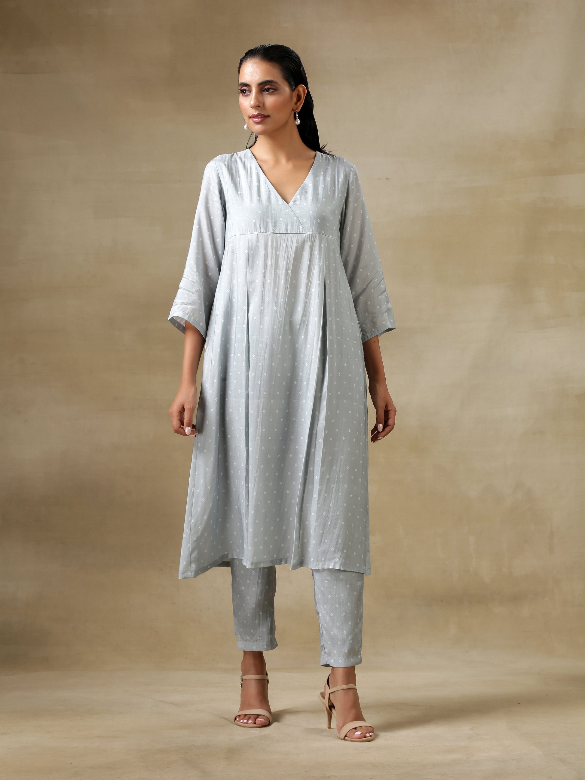 trueBrowns Grey Bandhani Printed Silk Yoke Kurta Pant Set | Swadesiicart