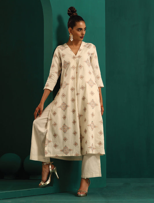 trueBrowns Ivory Peach Cotton Front Pleat Kurta Pant Set | Swadesiicart
