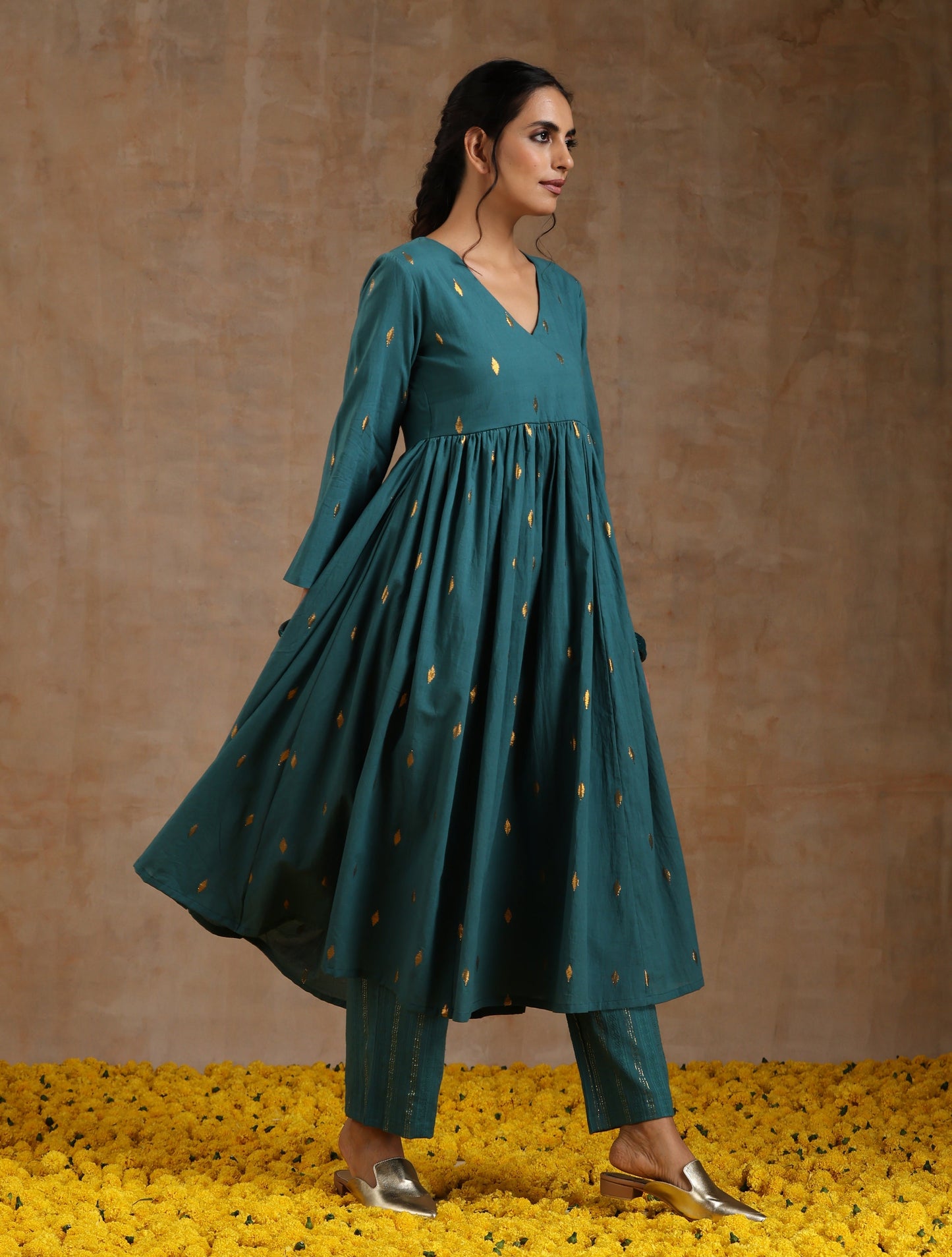 trueBrowns Deep Sea Gold Cotton Kalidar Kurta Set | Swadesiicart