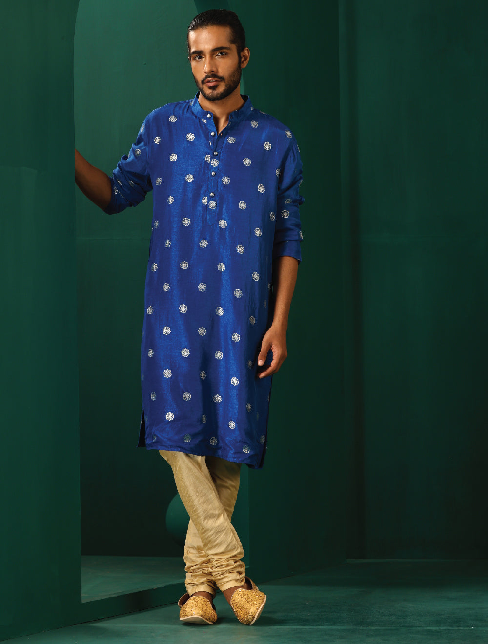 trueBrowns Men's Royal Blue Geometric Floral Viscose Silk Long Kurta | Swadesiicart