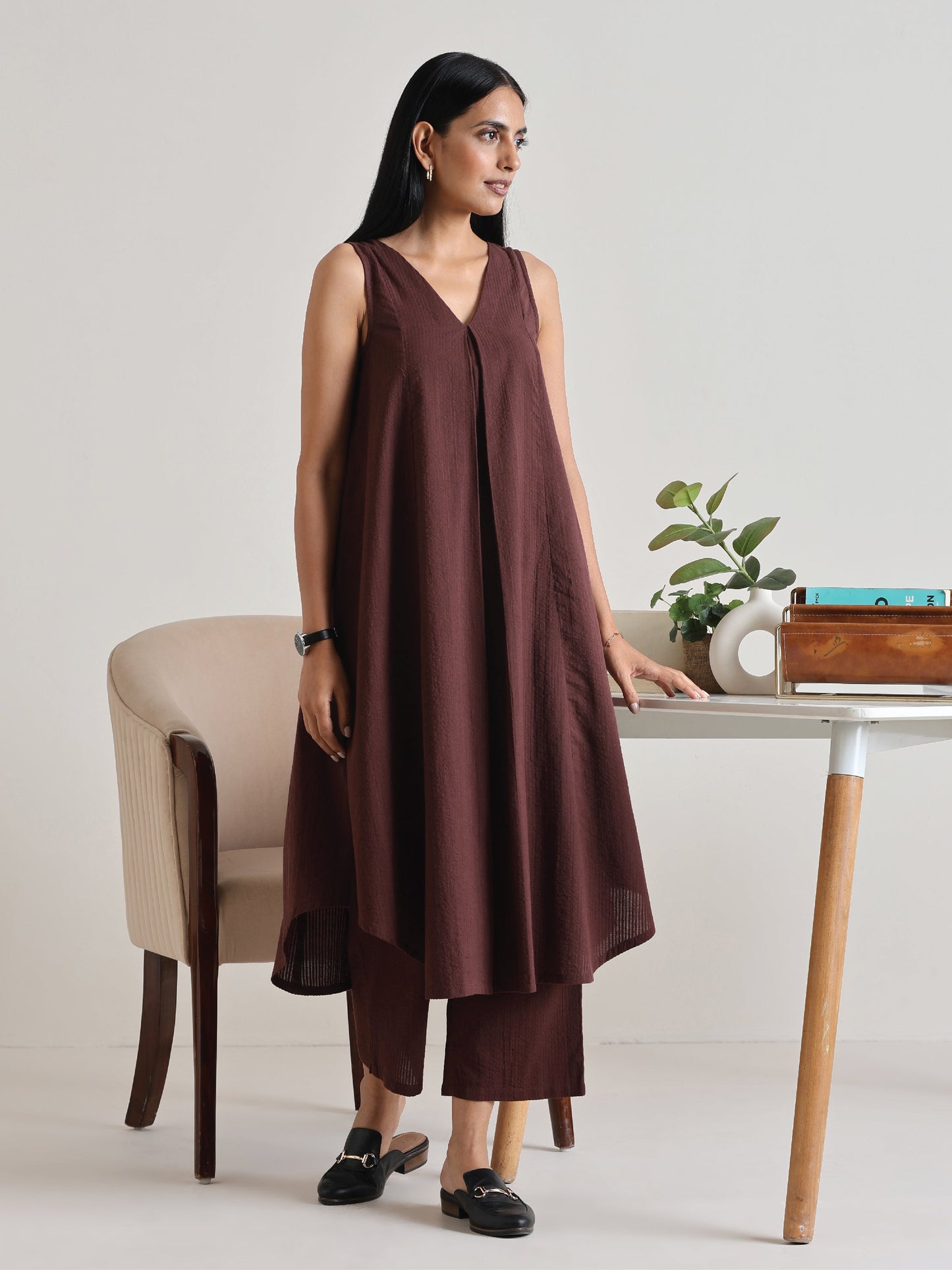 trueBrowns Cola Brown Sleeveless Flared Kurta Pant Set | Swadesiicart