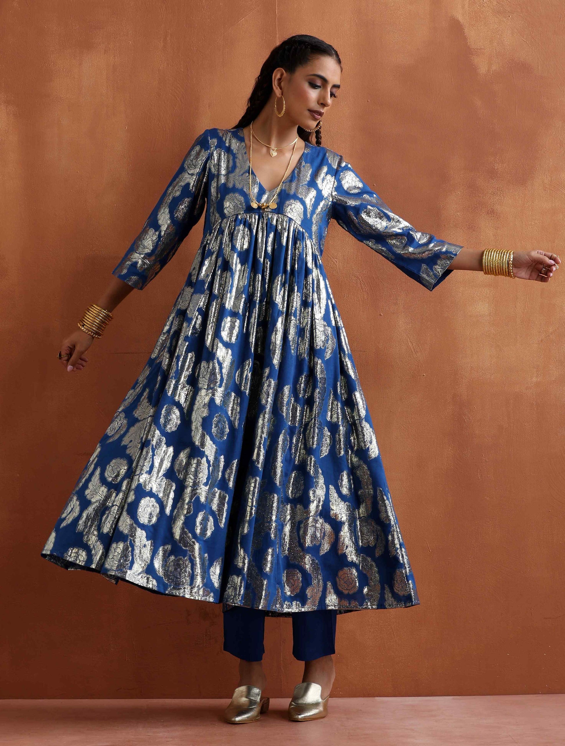 trueBrowns Blue Metallic Flared Anarkali Kurta Set | Swadesiicart