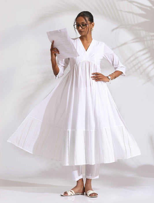 trueBrowns White Cotton Schiffli Flared Anarkali Kurta Set | Swadesiicart